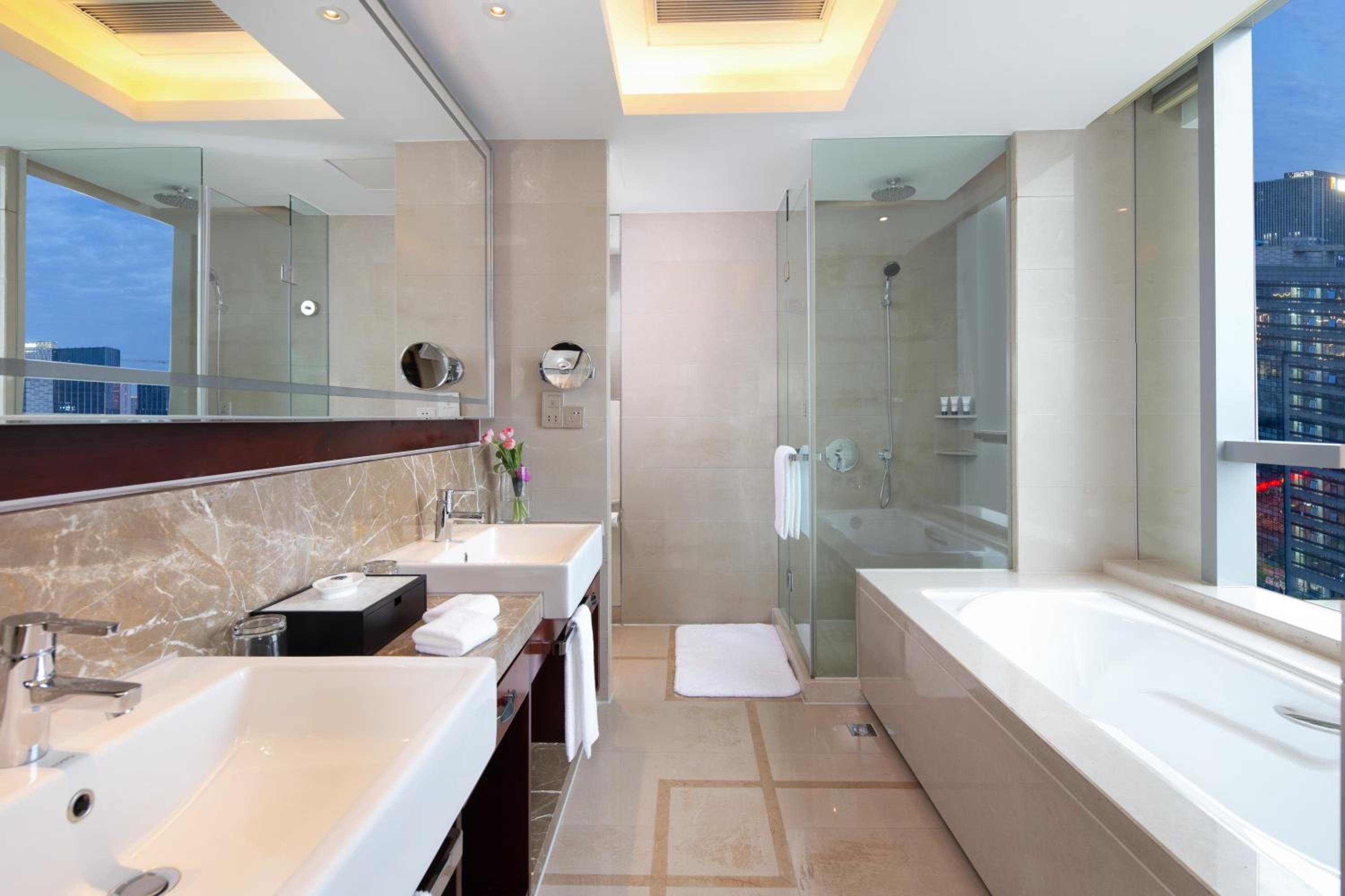 Deluxe Twin Bed Room(Reserve at least one week in advance to enjoy two complimentary daily laundry services and a discount voucher for Madr 99 restaurant)
