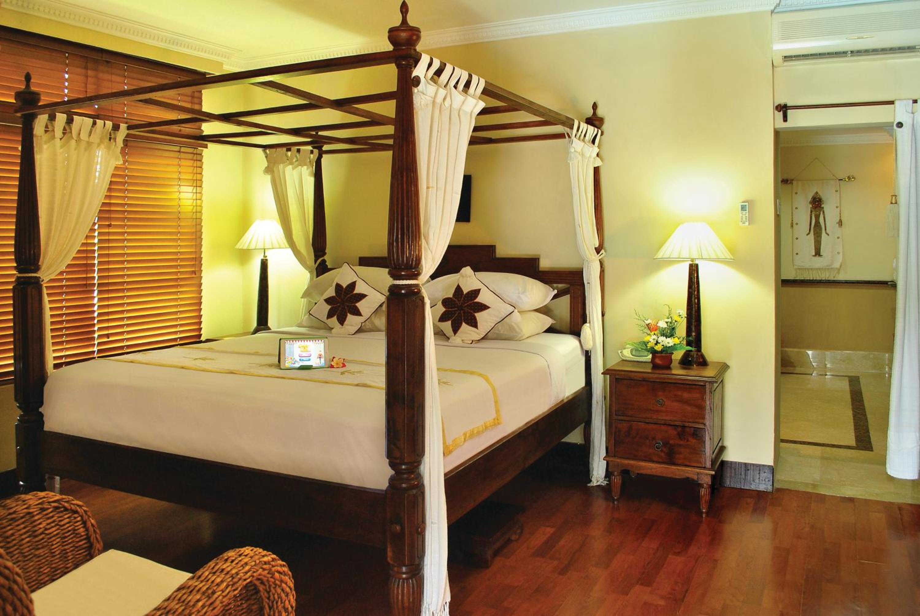 Executive Suite - Photo 6