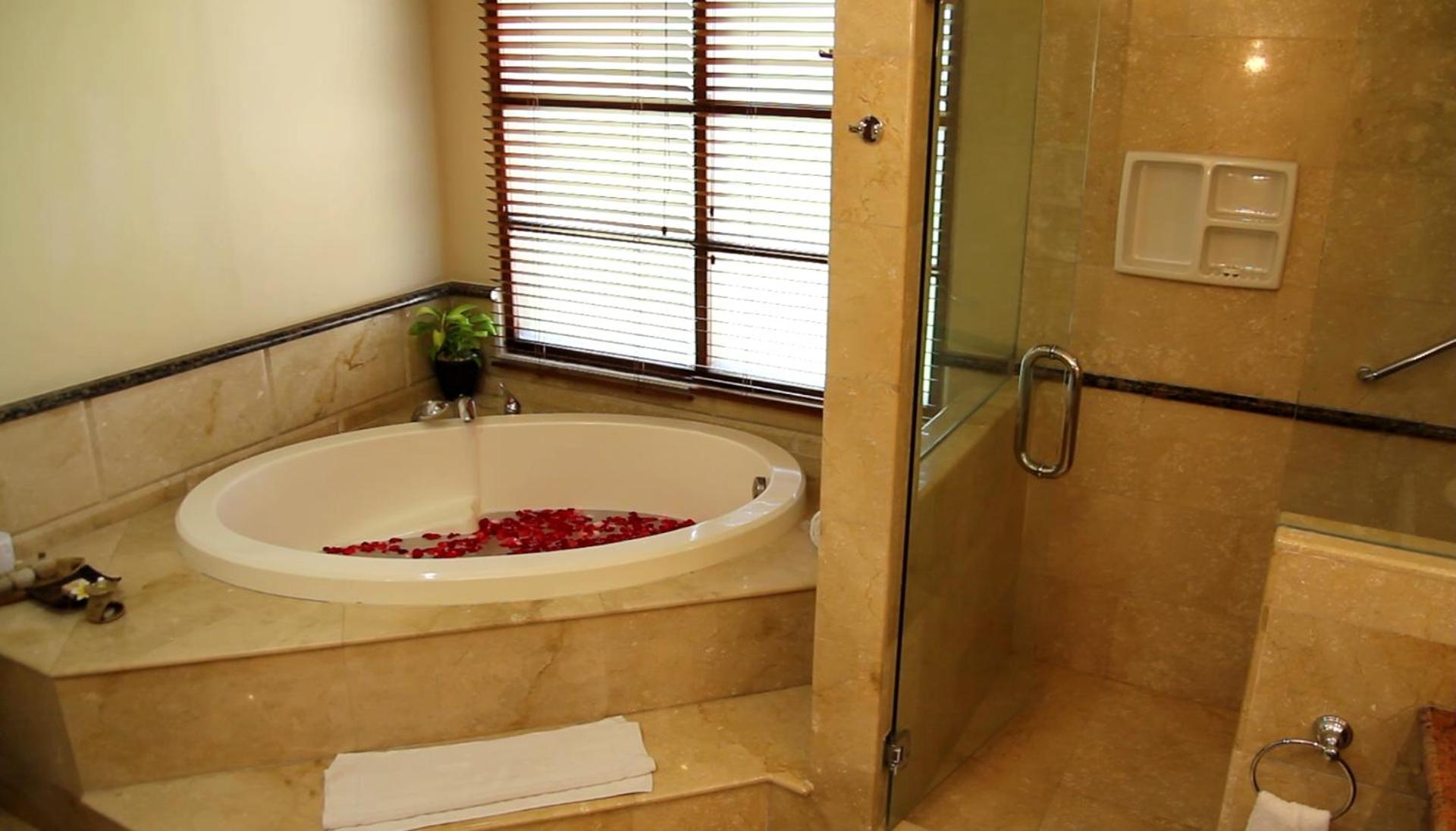 Executive Suite - Photo 3