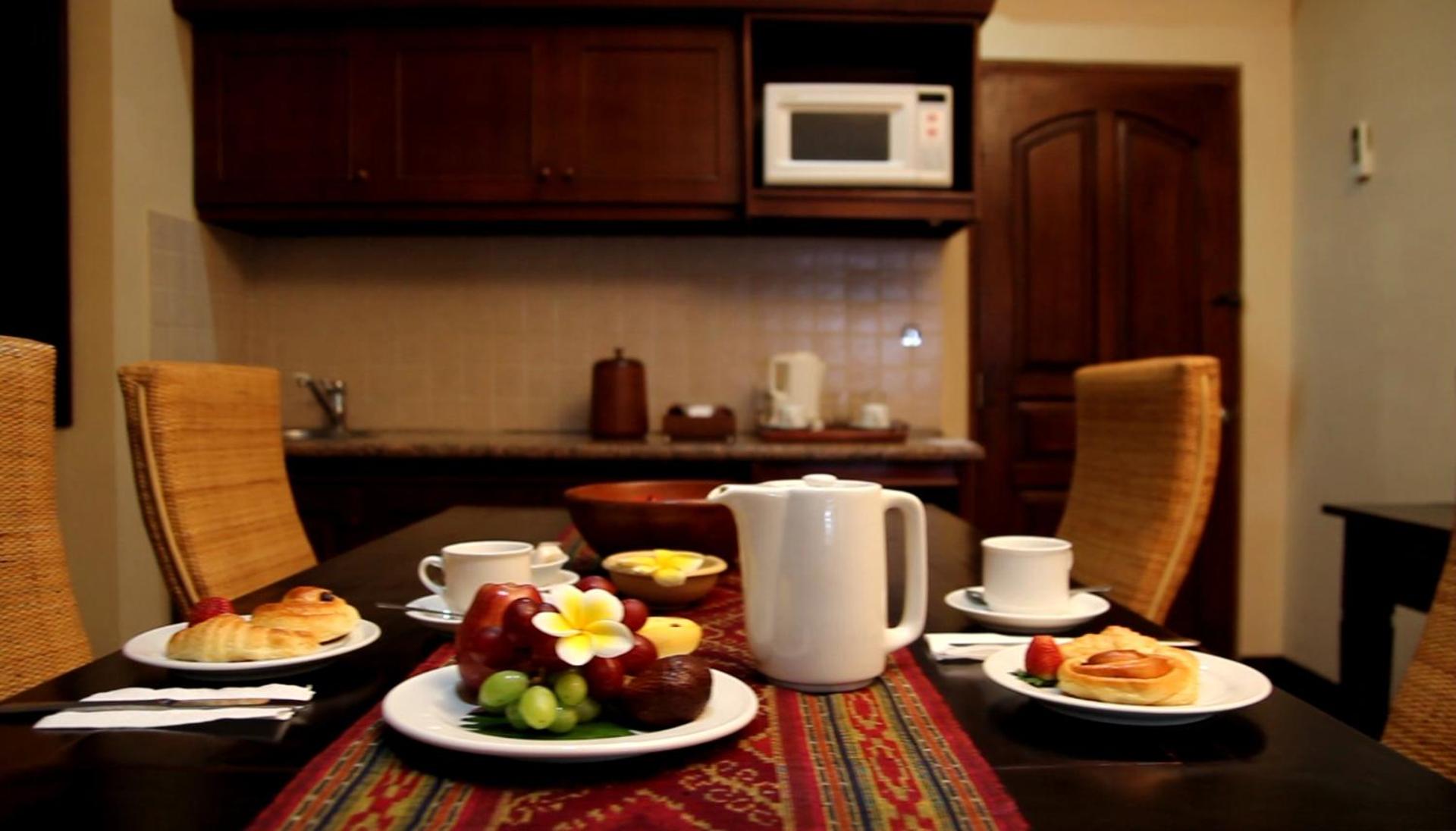 Executive Suite - Photo 2