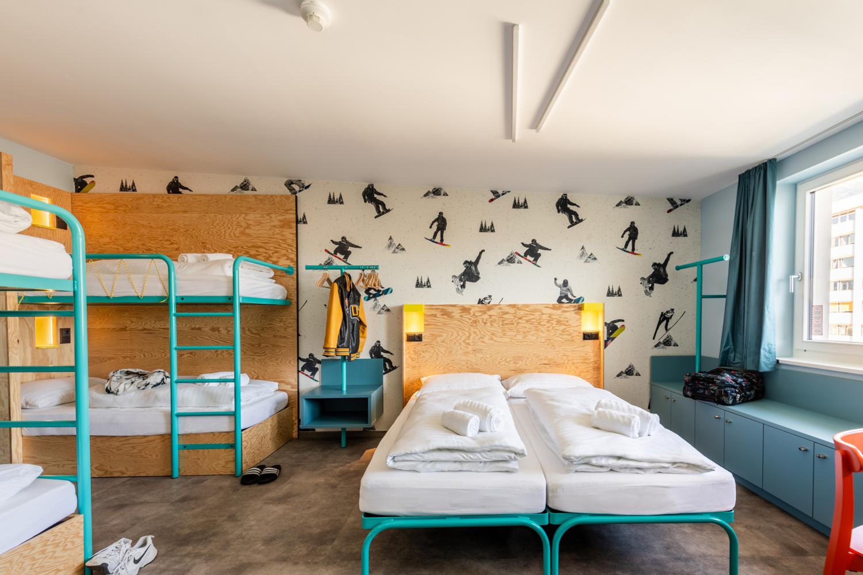 6-Bed Room