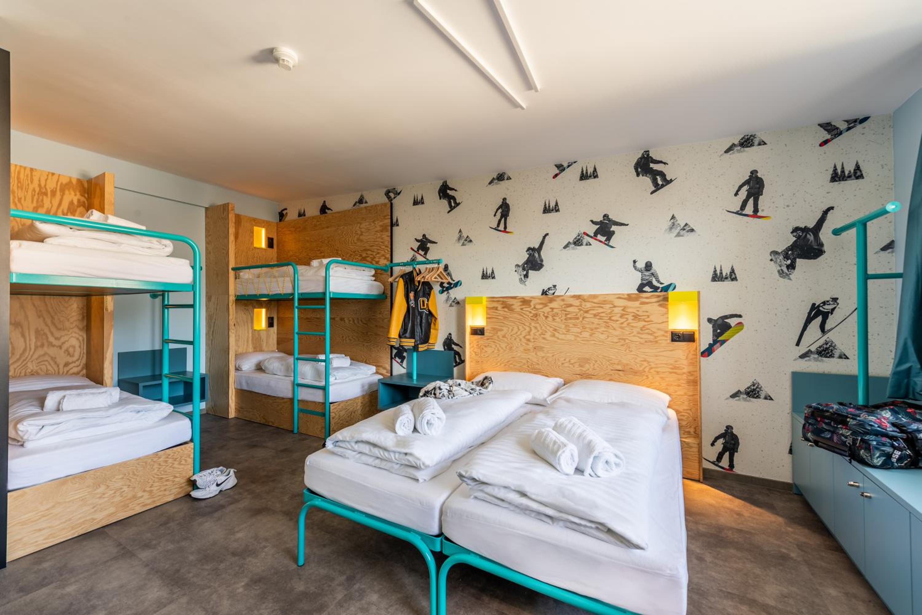 Bed in 6-Bed Mixed Dormitory Room