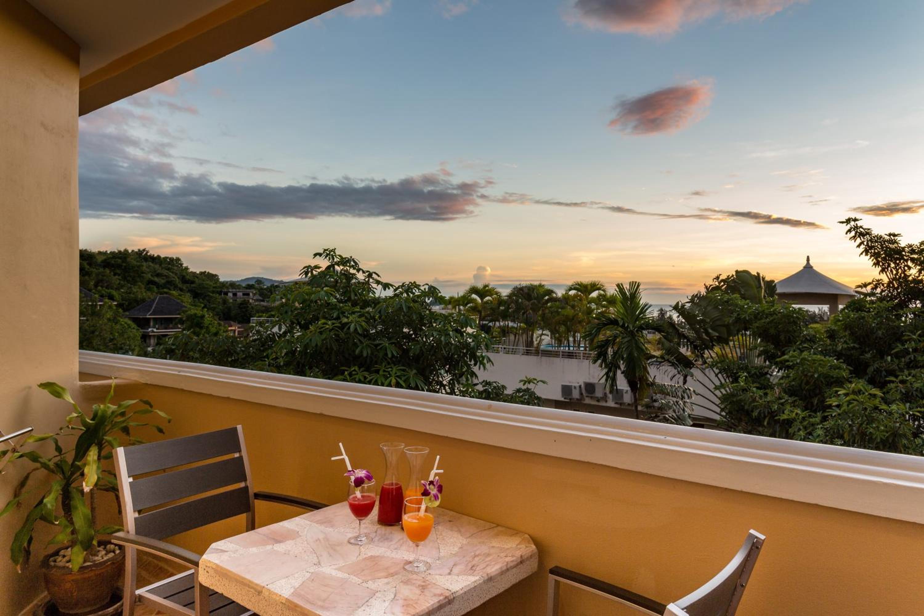 Deluxe Room Ocean View - Photo 9
