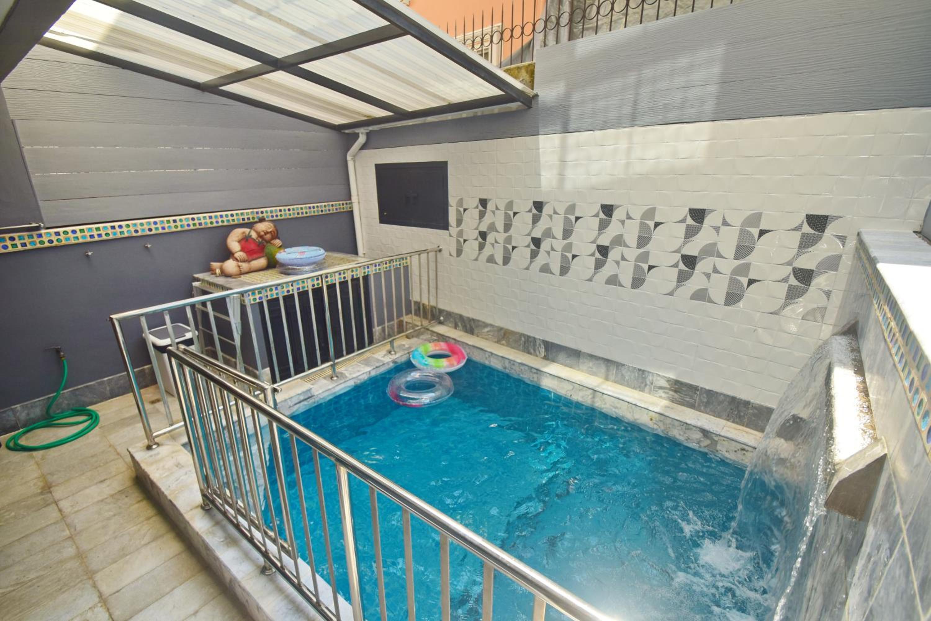 Three-Bedroom Townhouse - Photo 5