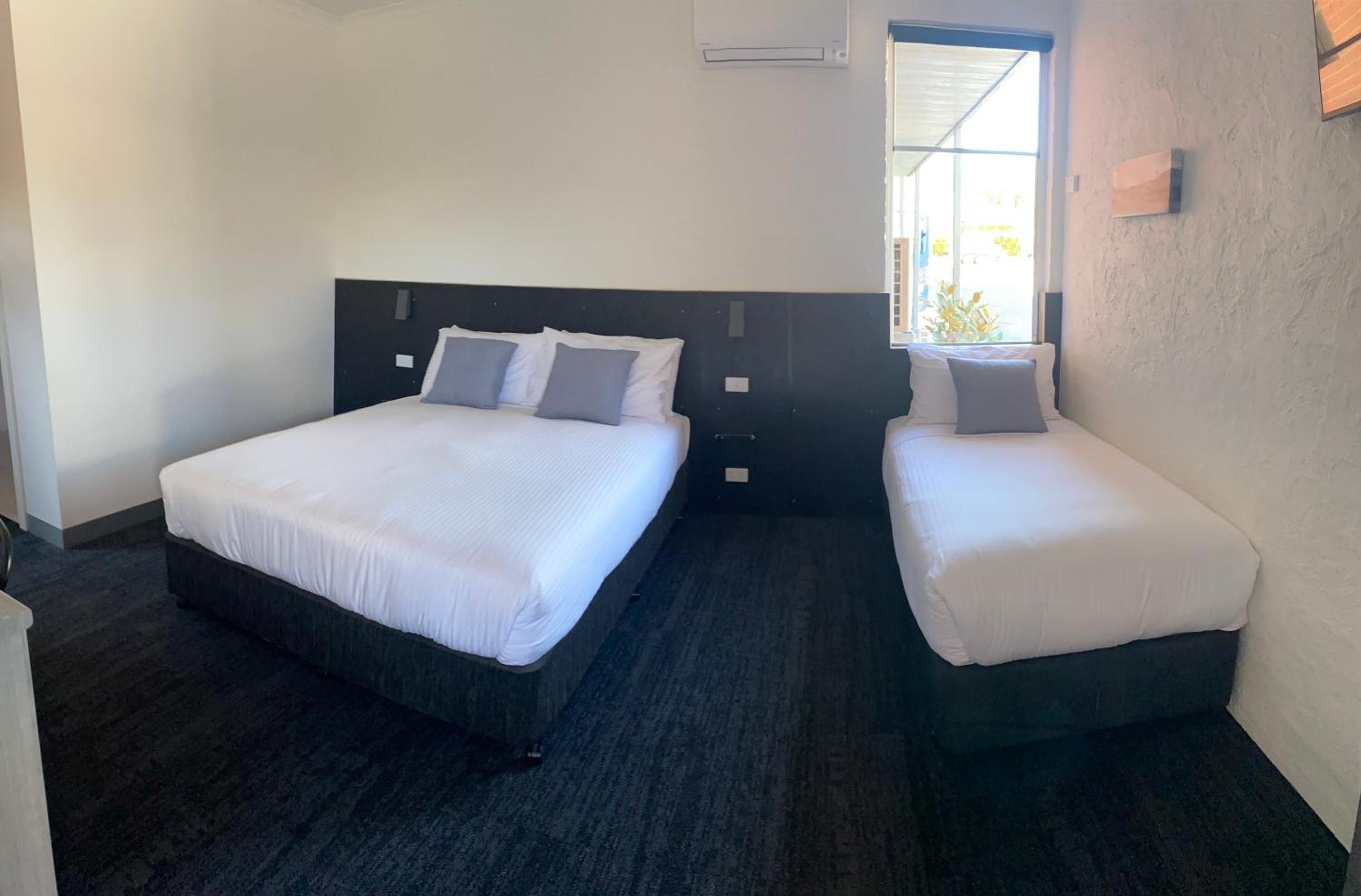 Twin Room - Disability Access photo 3