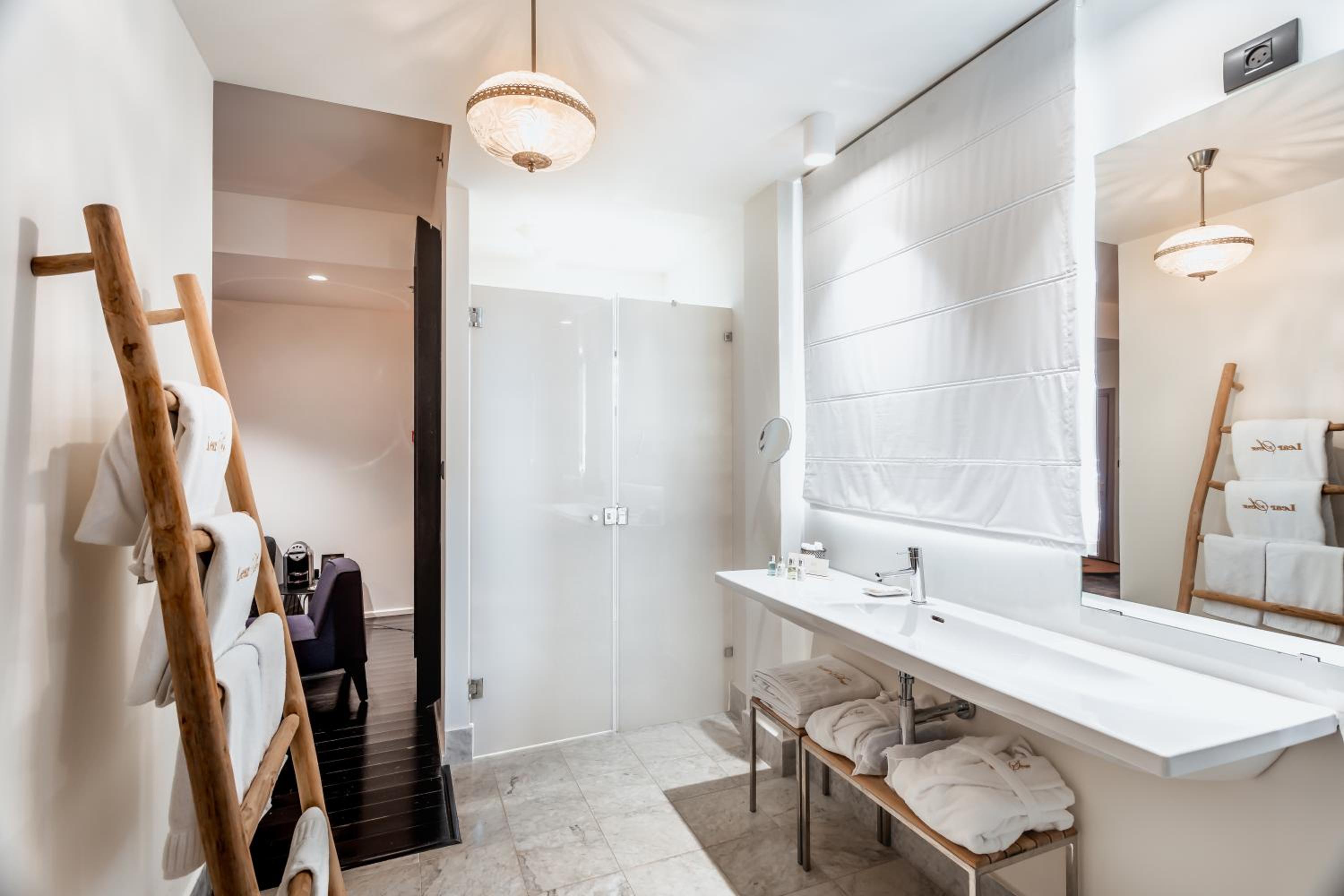 Deluxe Suite with Spa Bath