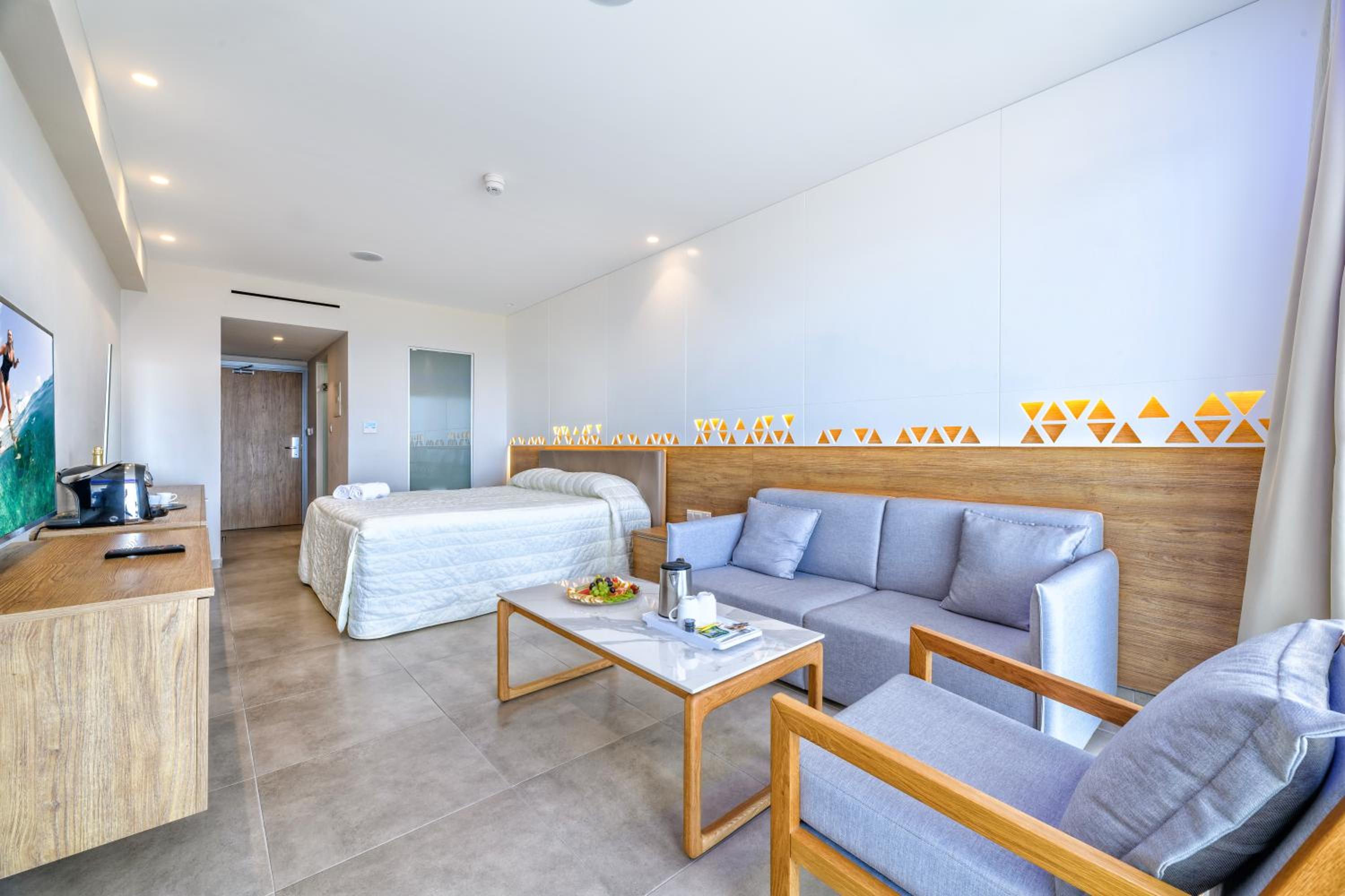 Penthouse Junior Suite with Sea View - Photo 4