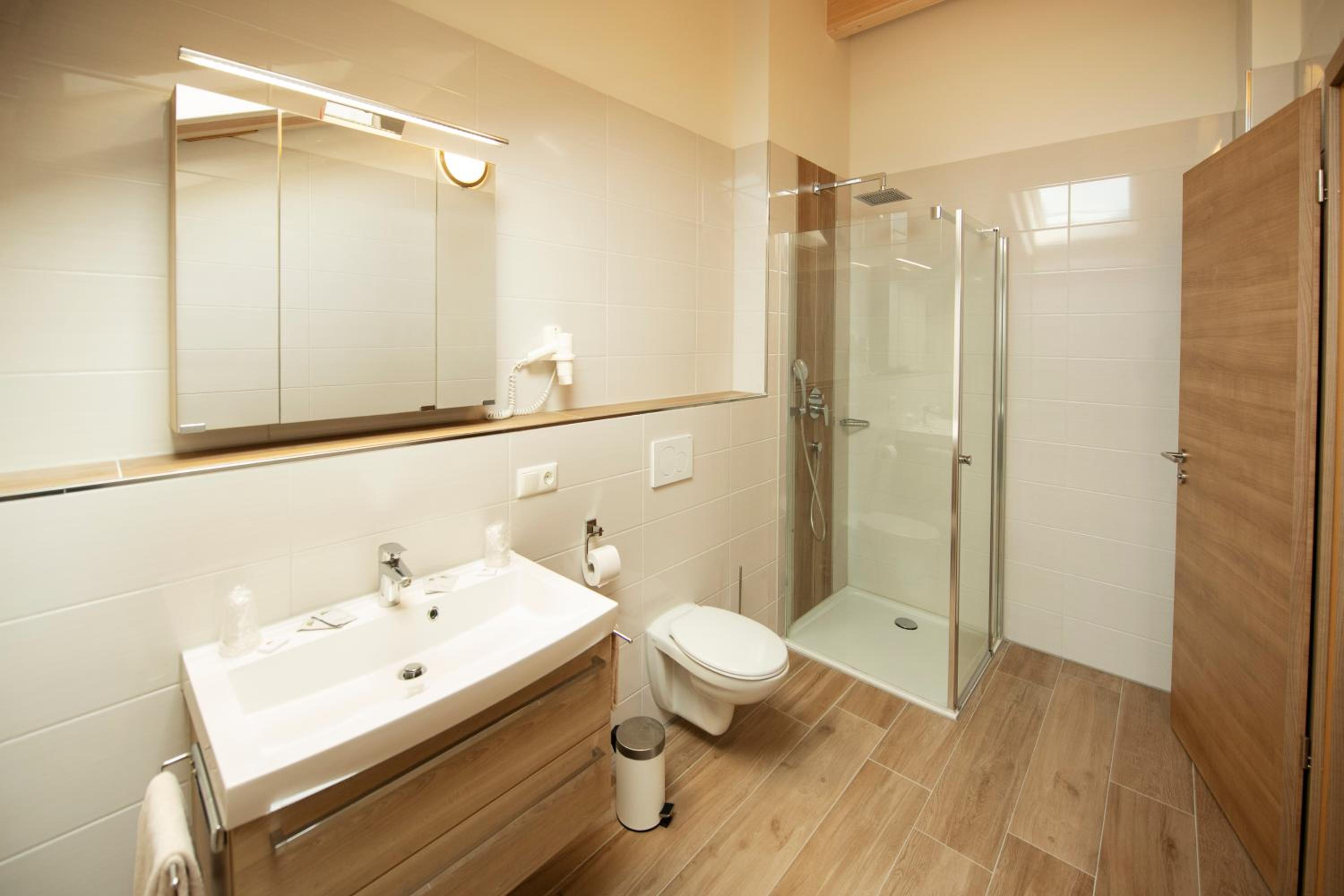 Deluxe Suite with Kitchenette photo 3