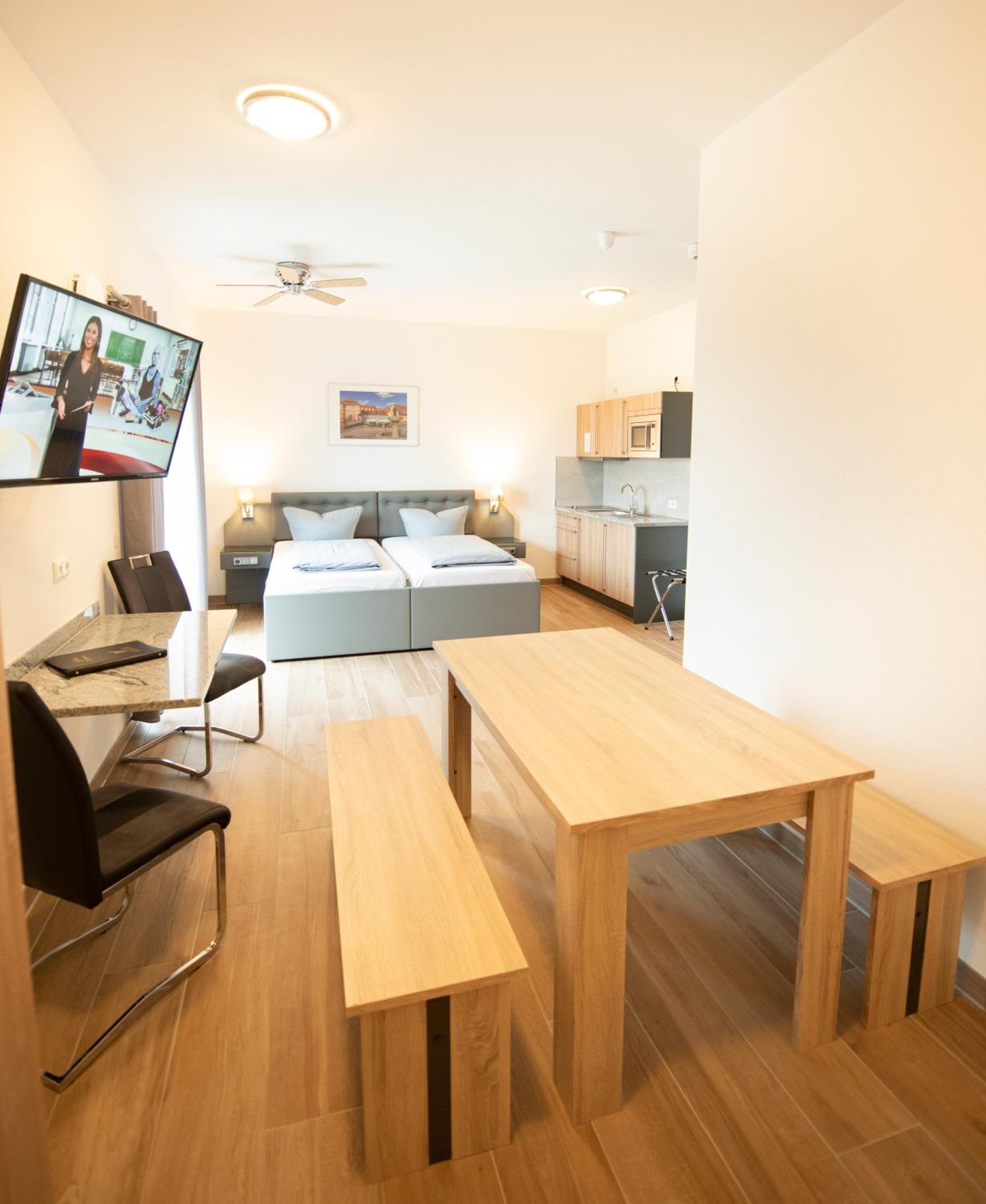 Double Room with Balcony and Kitchenette - Disability Access photo 3