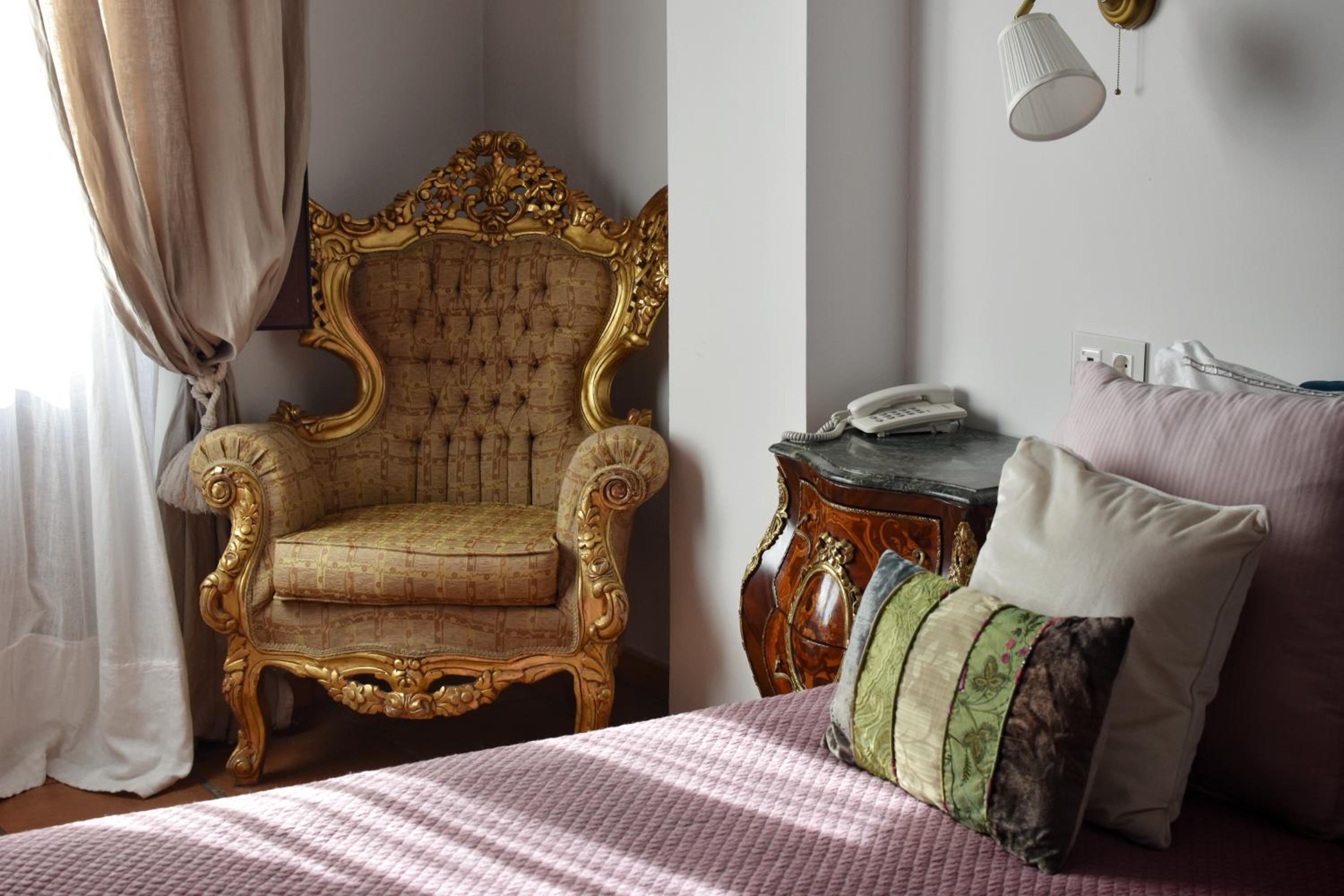 Double Room with Living Room and Balcony - Photo 1