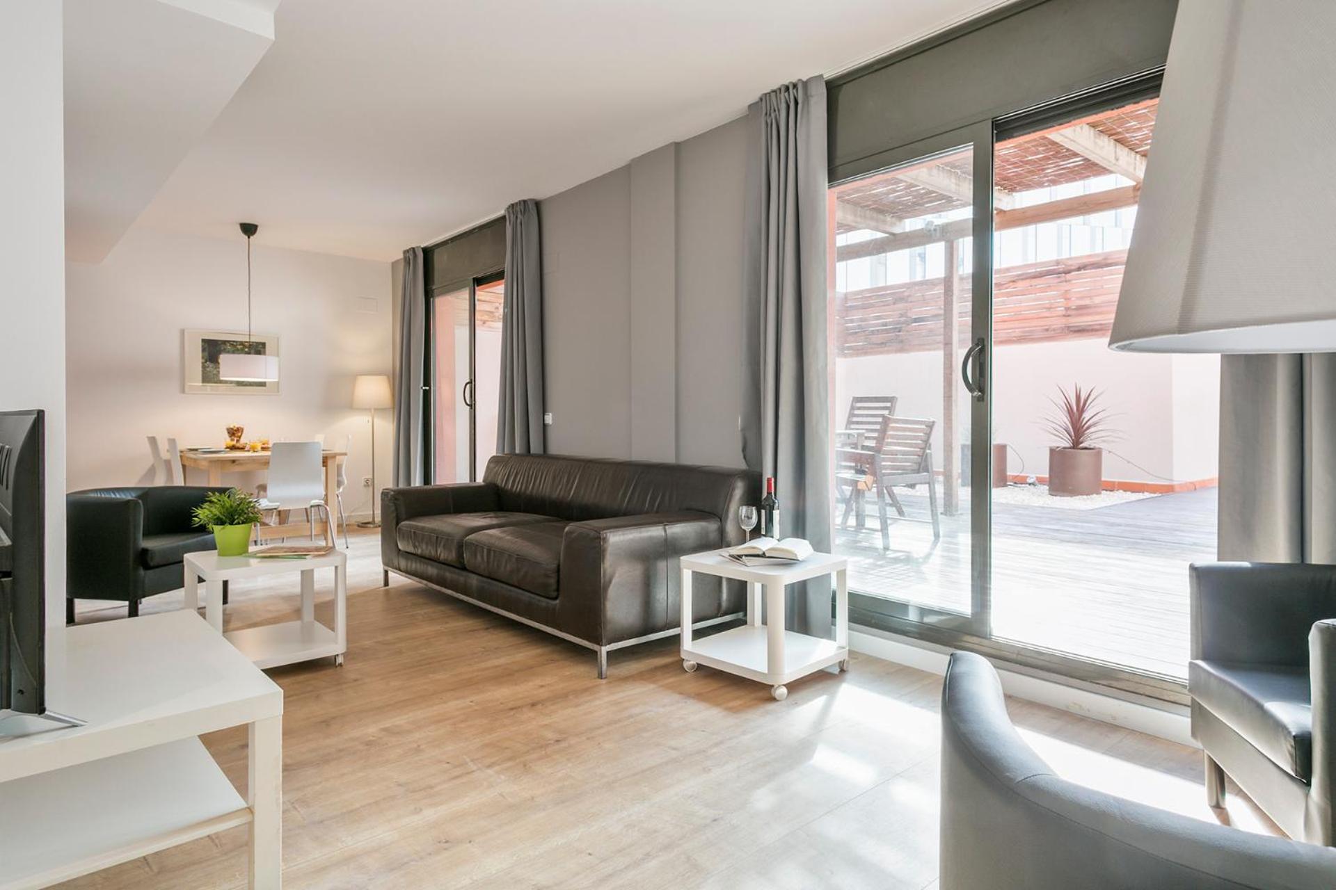 Dúplex de tres habitaciones con terraza.