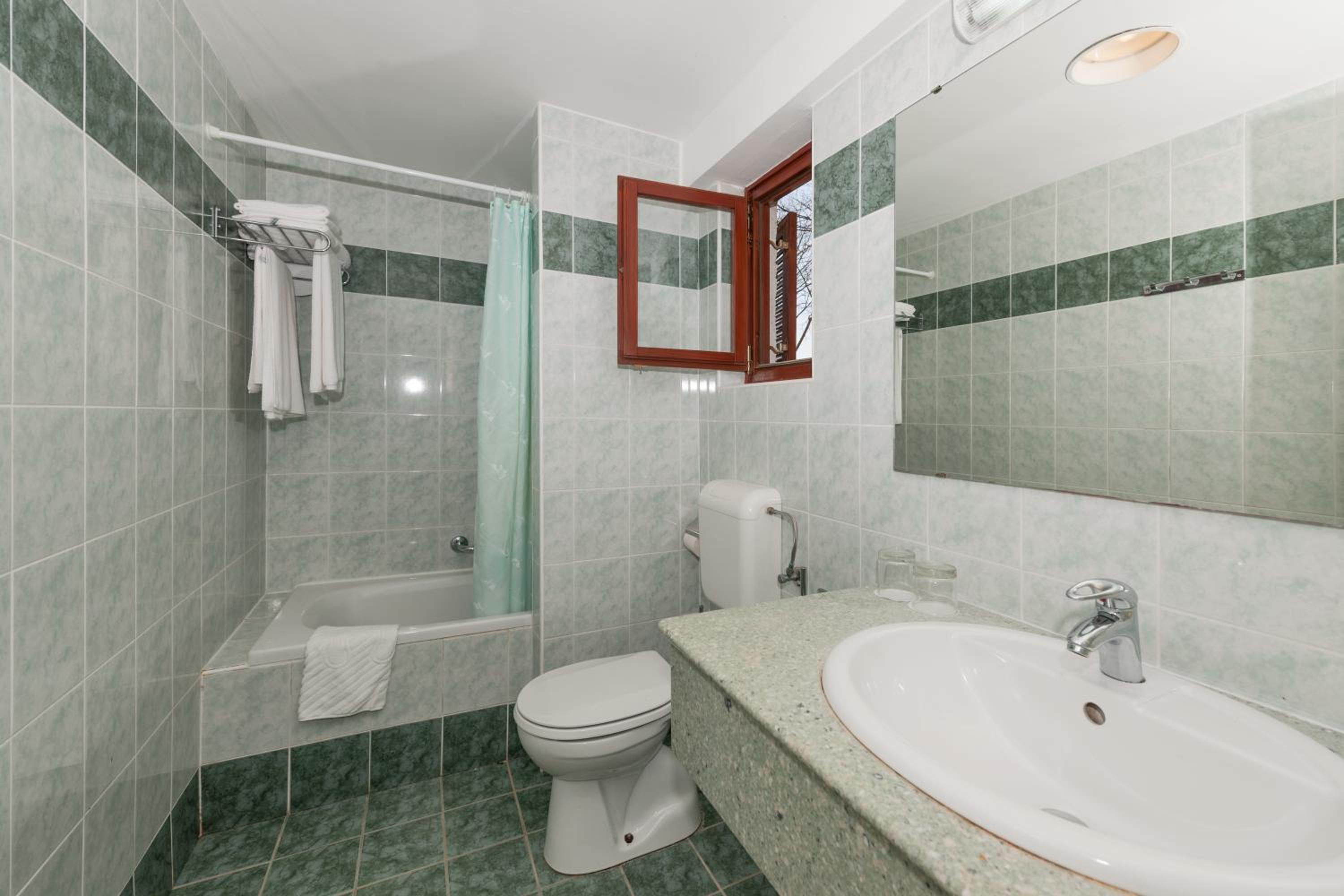 Standard One-Bedroom Apartment - Photo 7