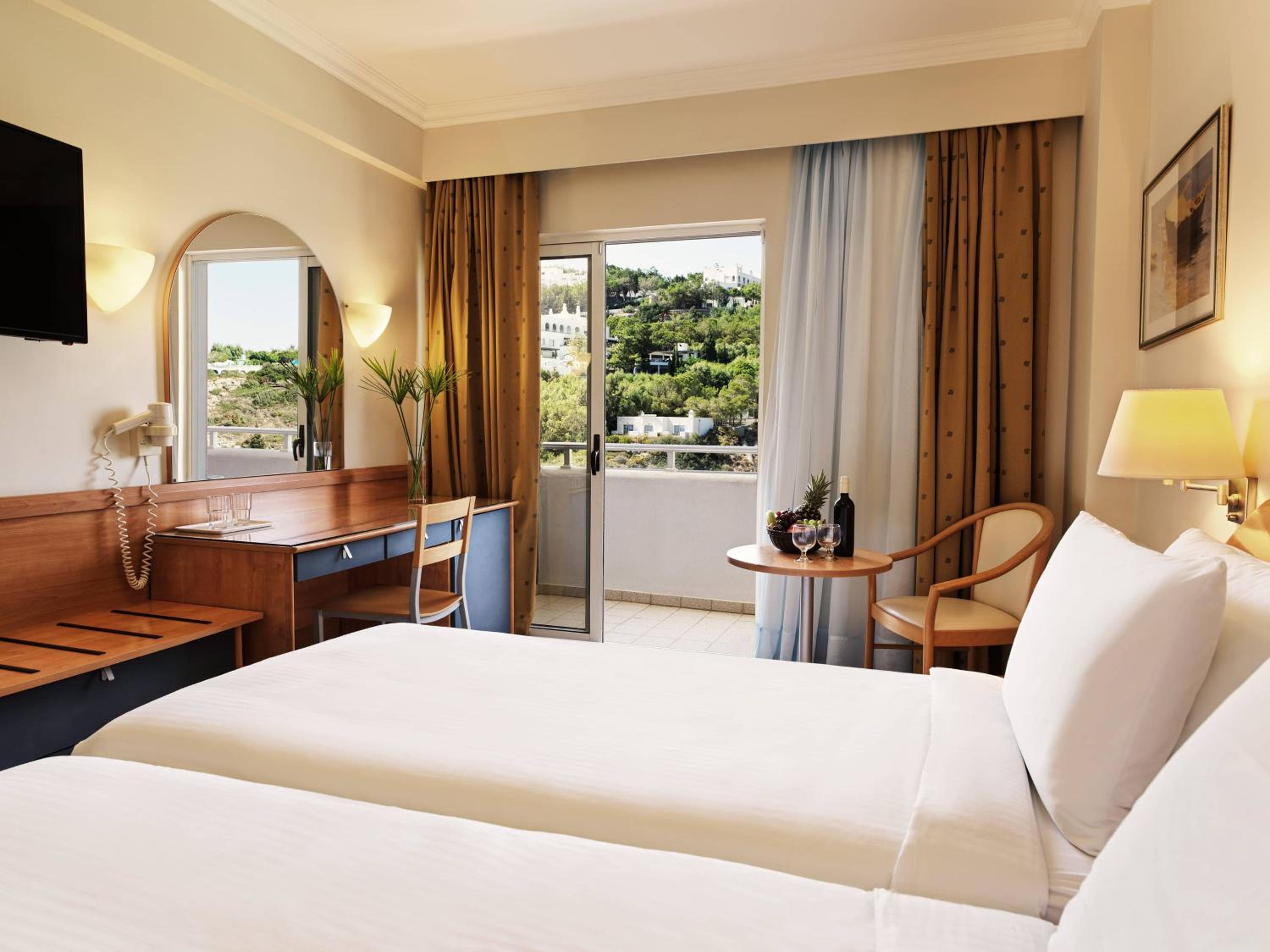 Twin Room thumbnail 6