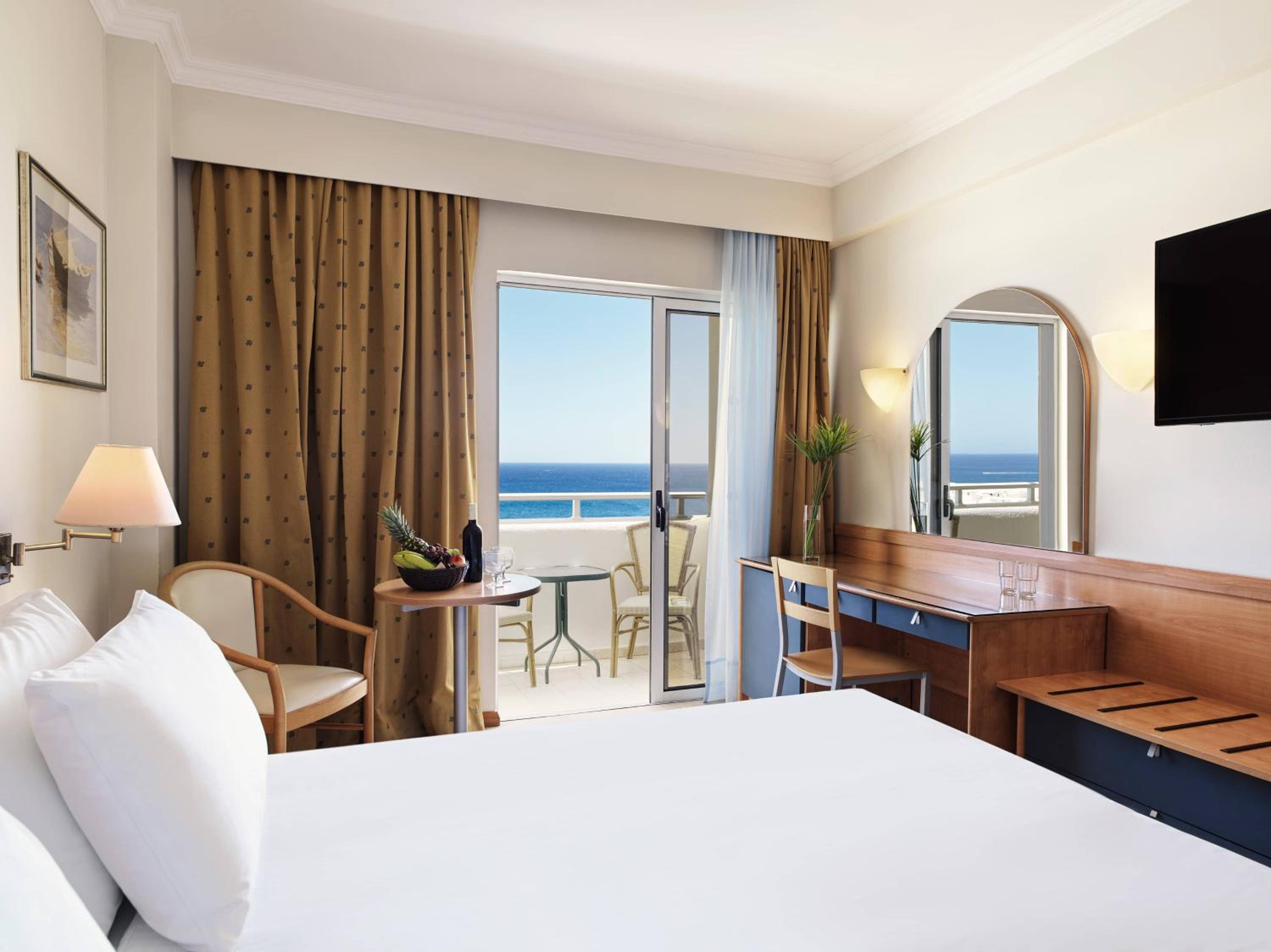 Standard Double Or Twin Room With Sea View thumbnail 5