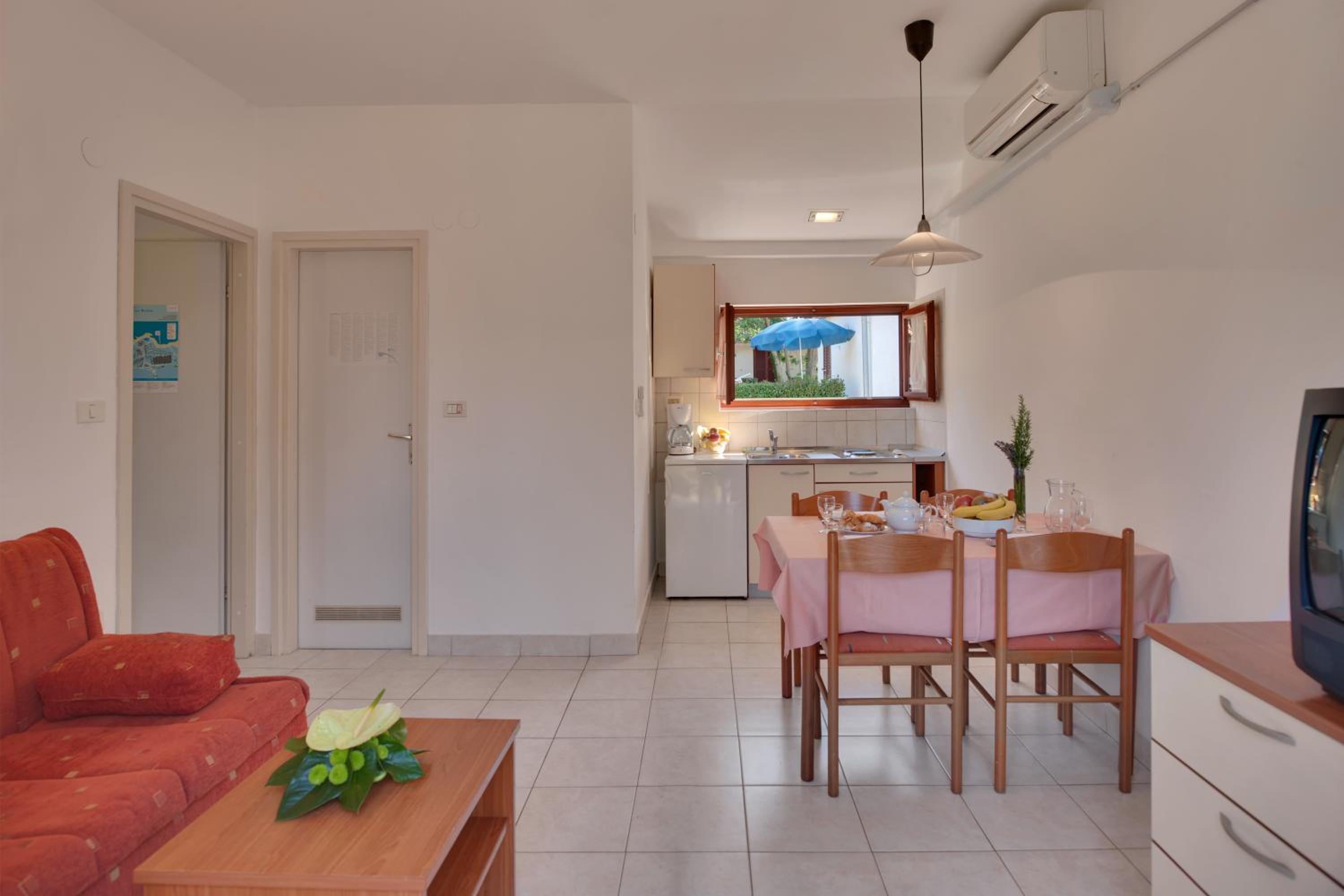 Superior One-Bedroom Apartment - Photo 7