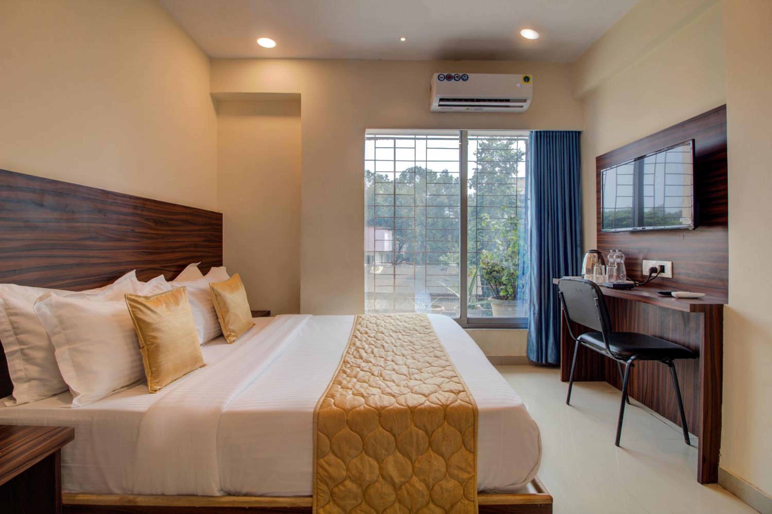 Deluxe Double Room - Photo 7