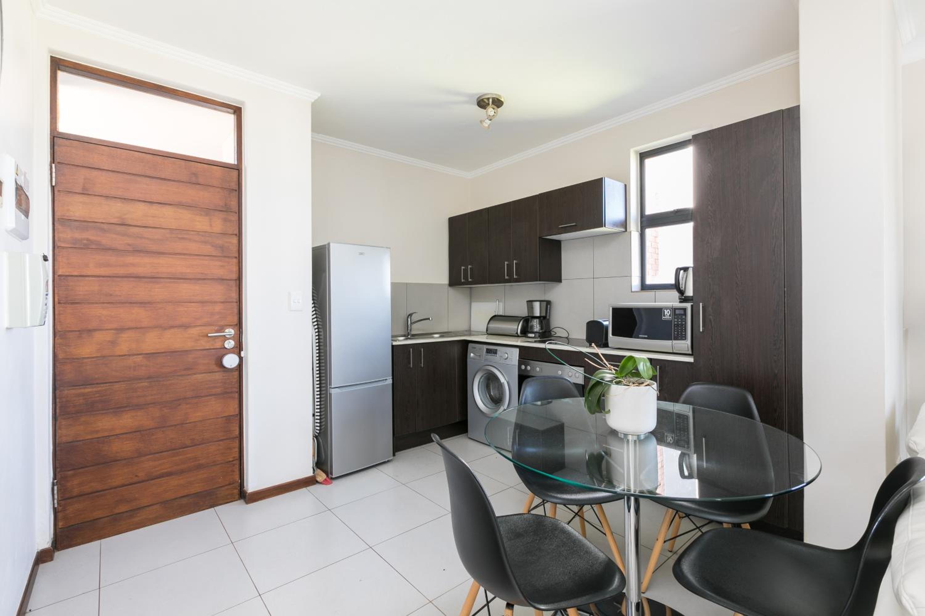 Two-Bedroom Apartment - Photo 4