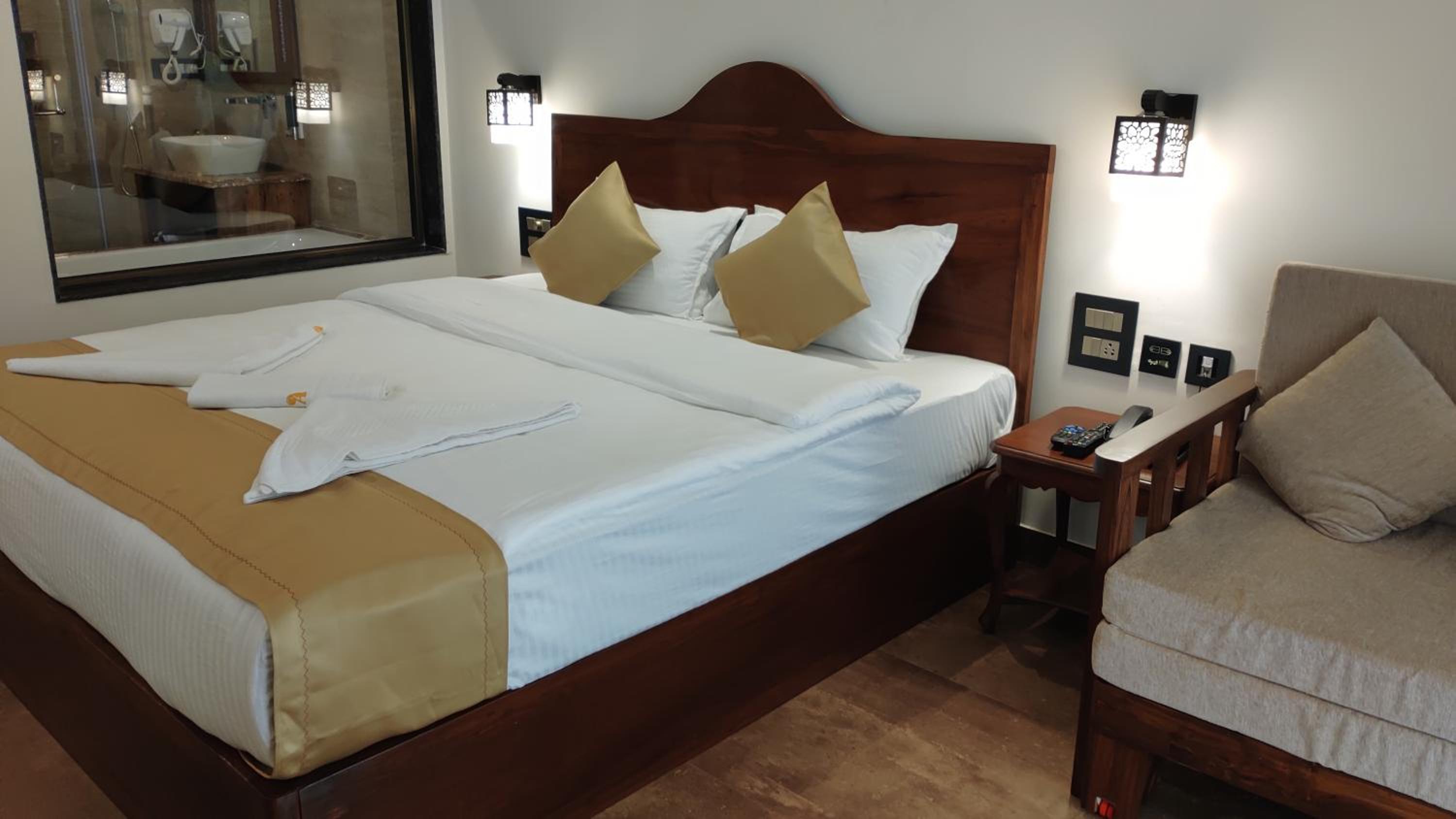 Luxury Room with Garden View - Photo 7