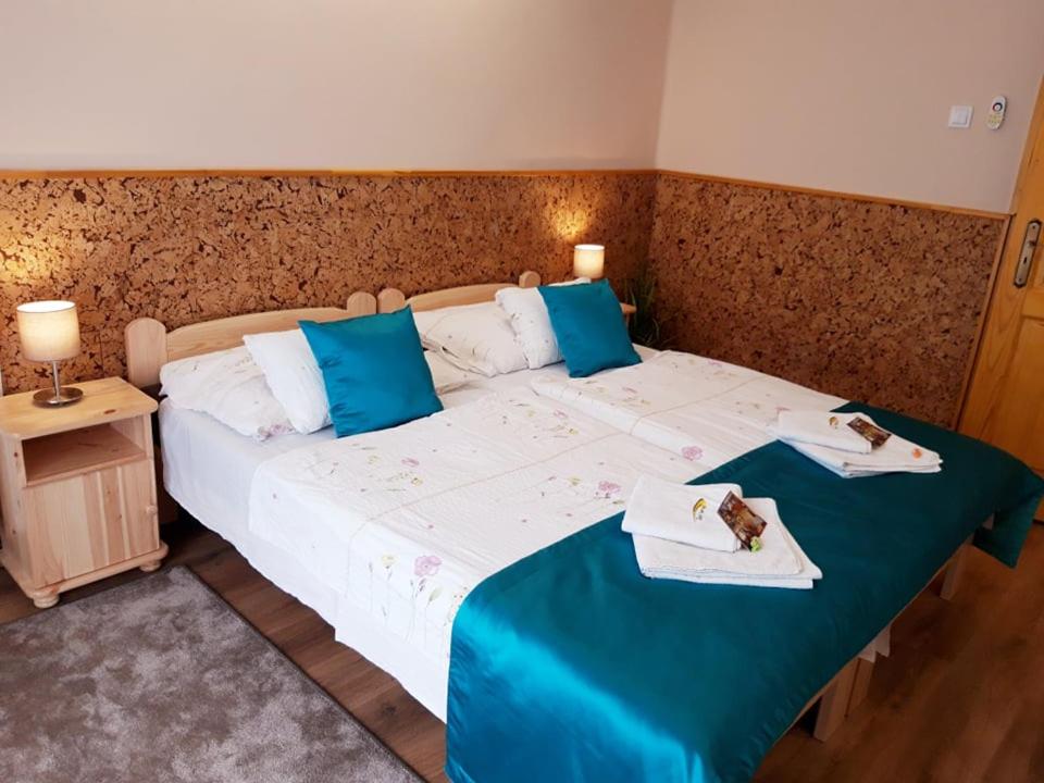 Standard Twin Room - Photo 18