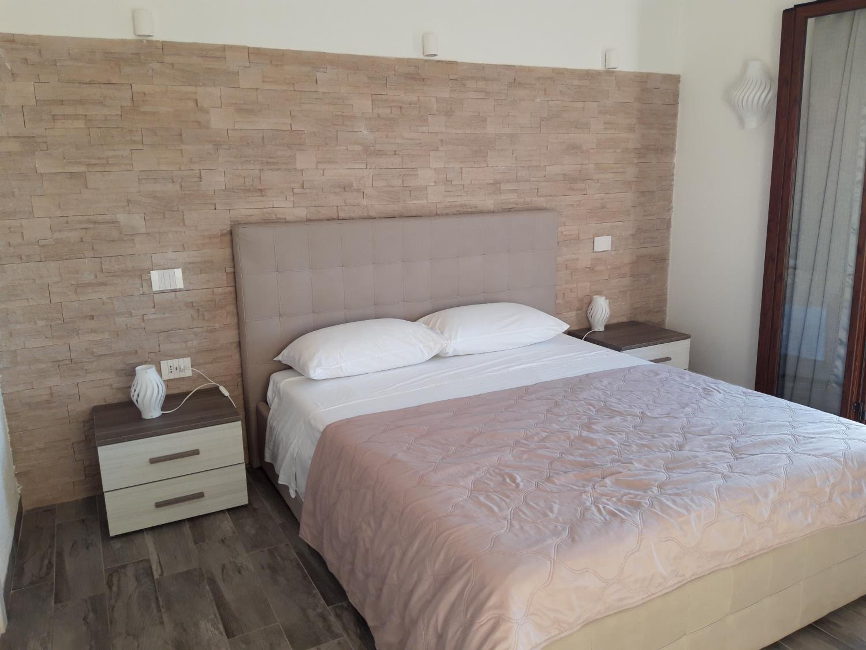 Queen Room with Sea View - Photo 2