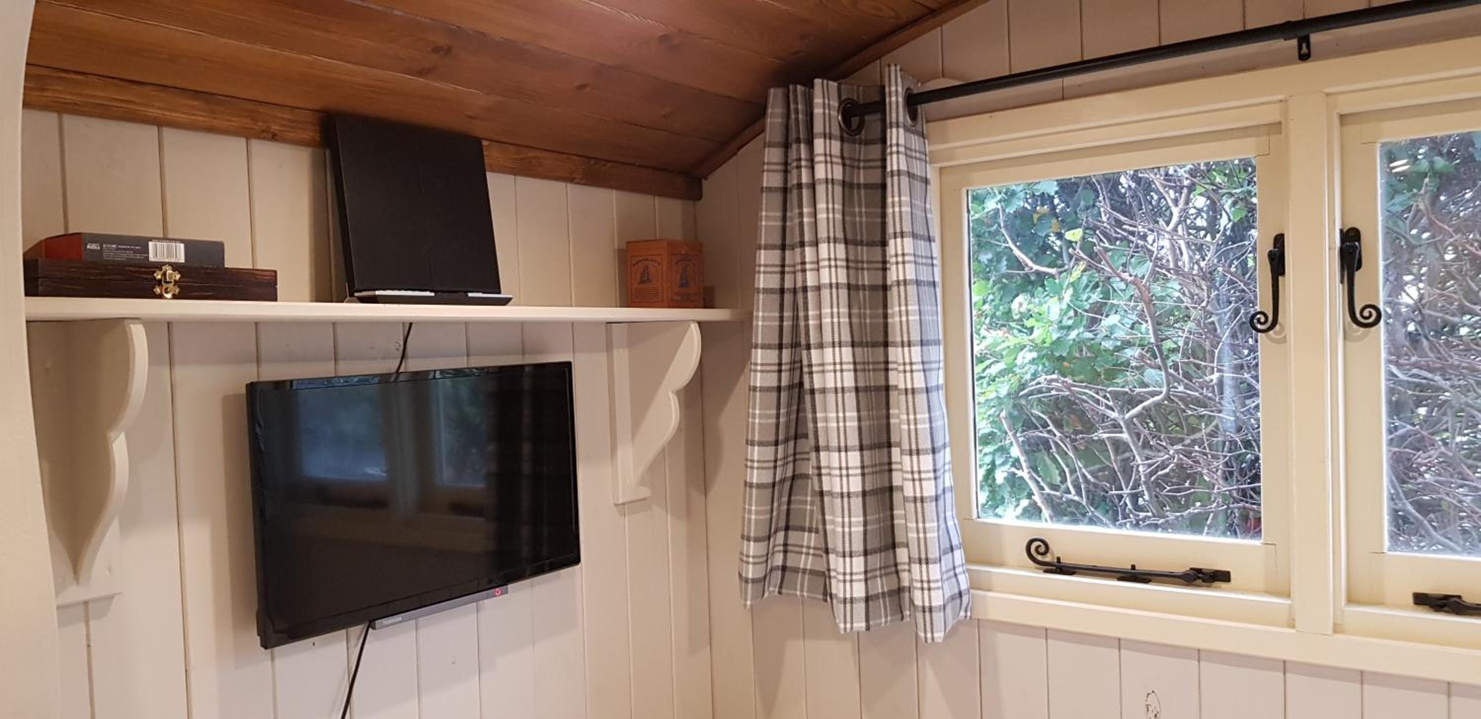 Mobile Home - Photo 9