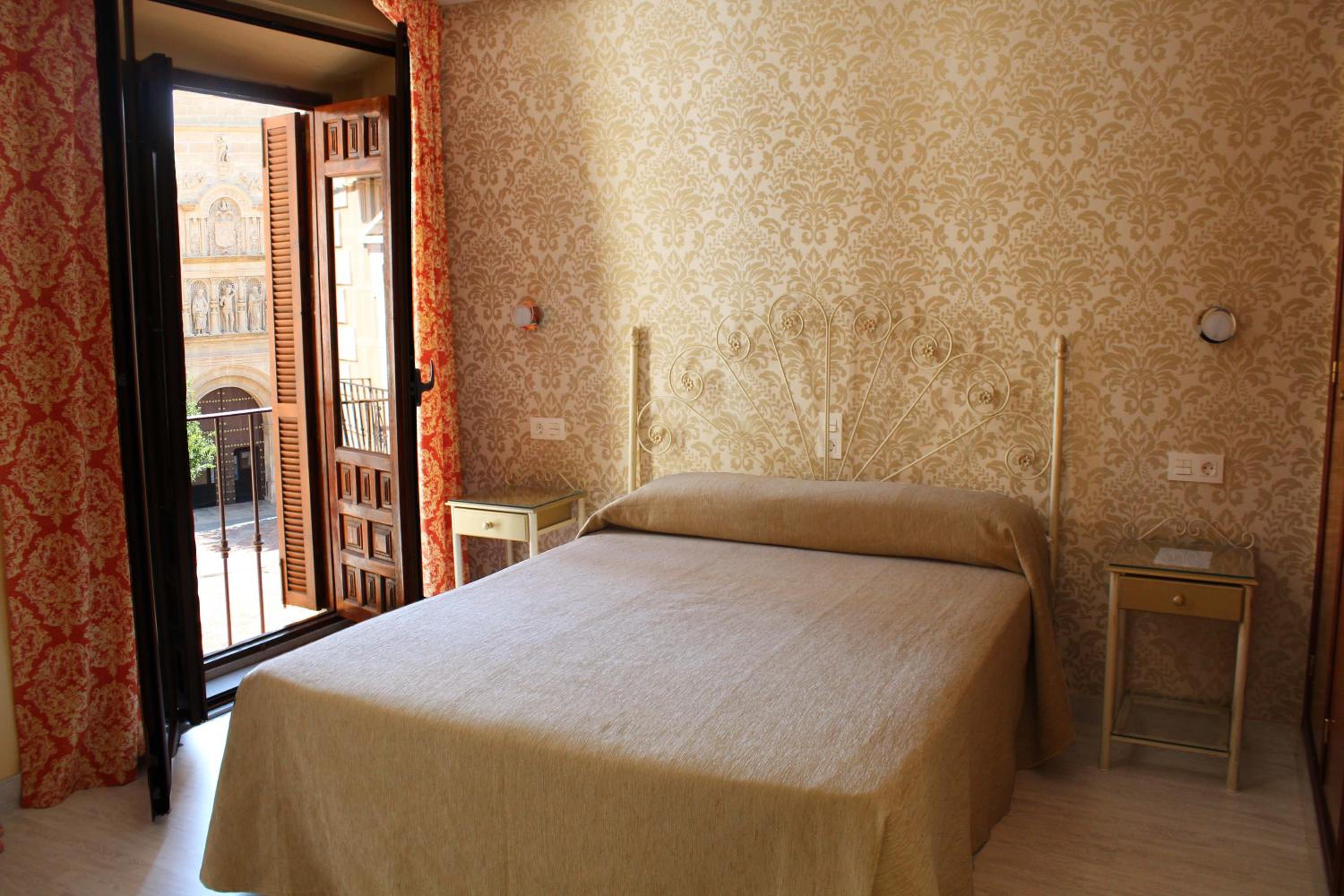 Double or Twin Room with Balcony - Photo 8