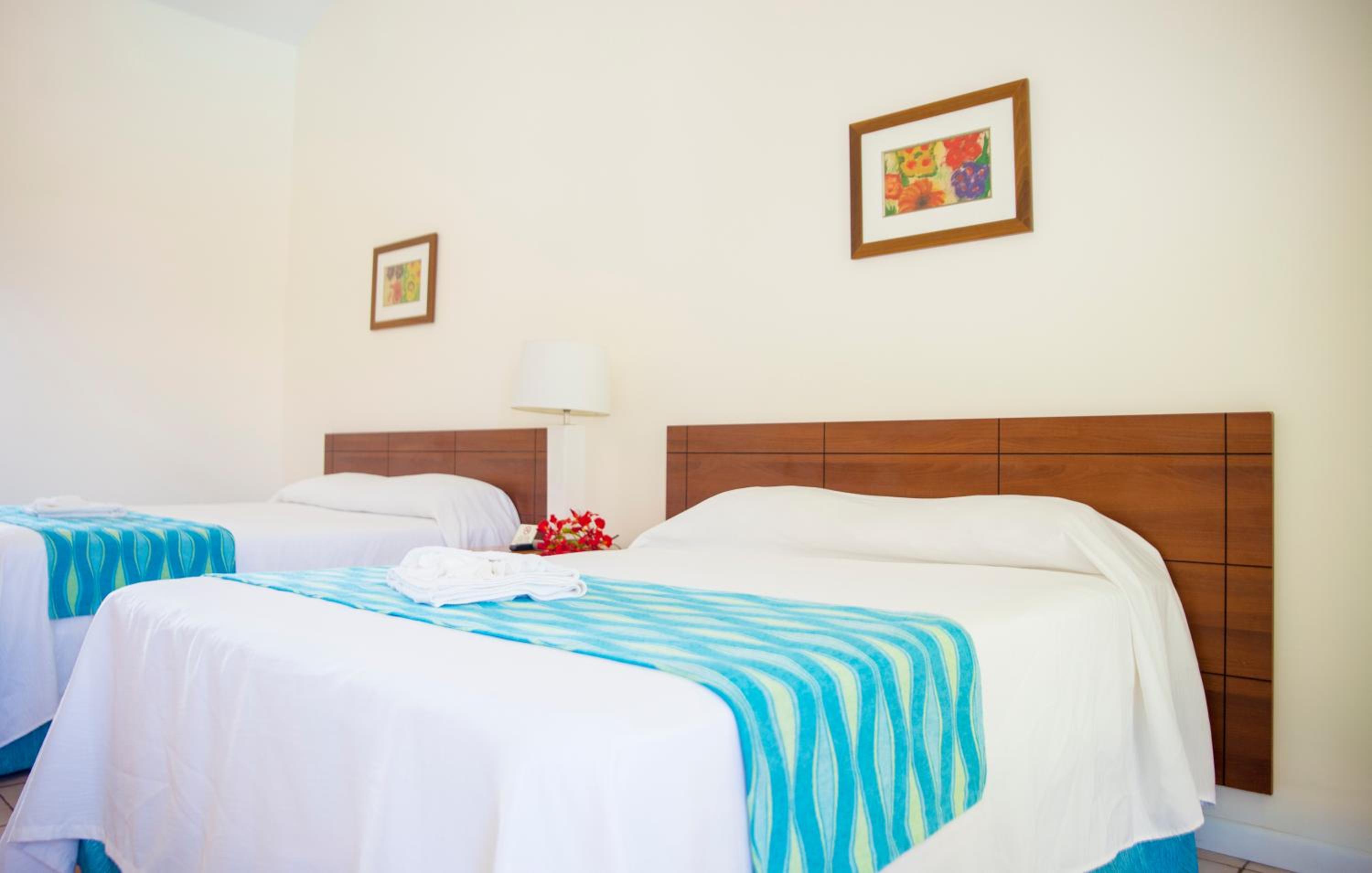 Queen Room with Pool View photo 2