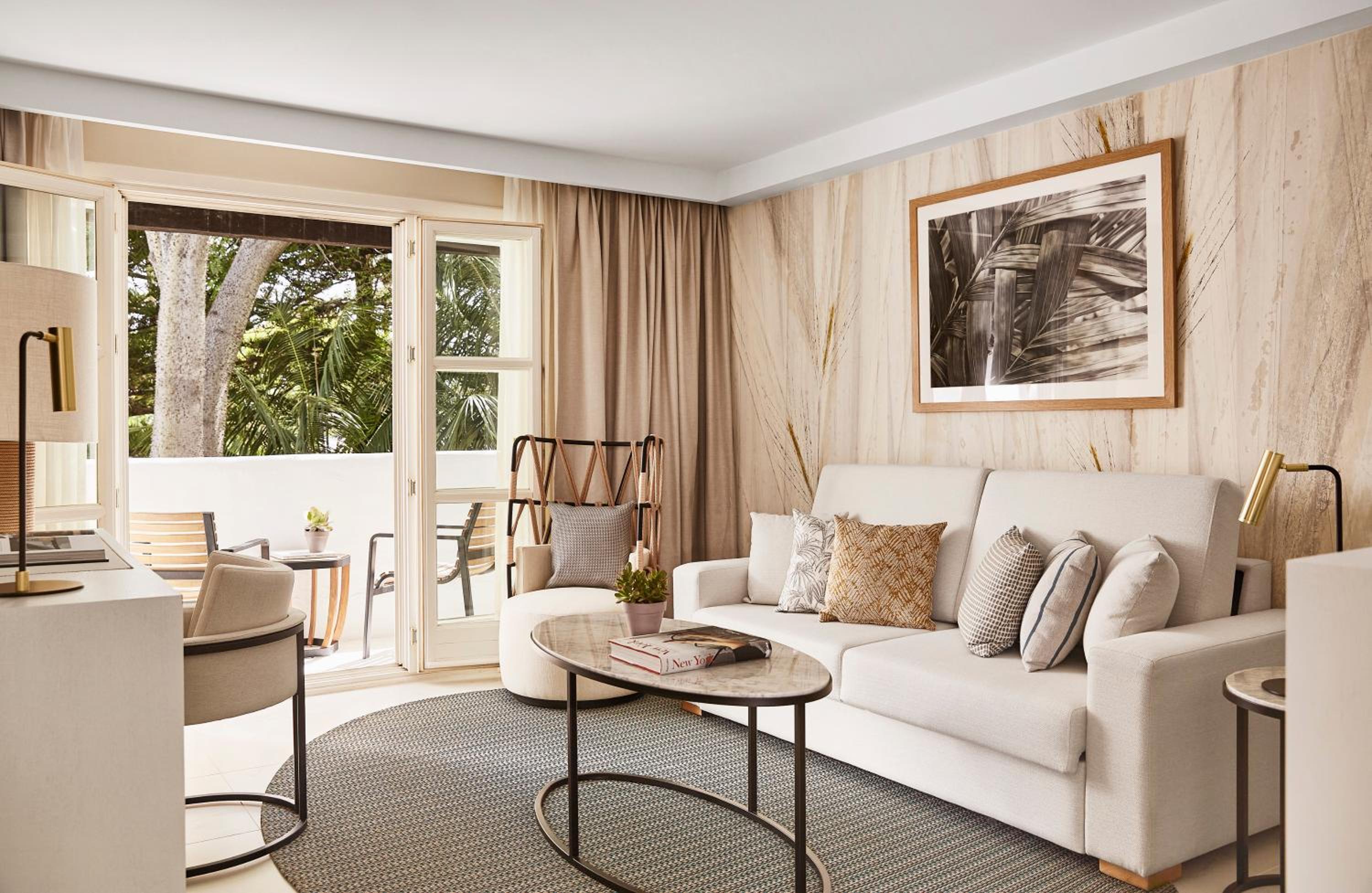 Suite de lujo con jardín at Puente Romano Marbella