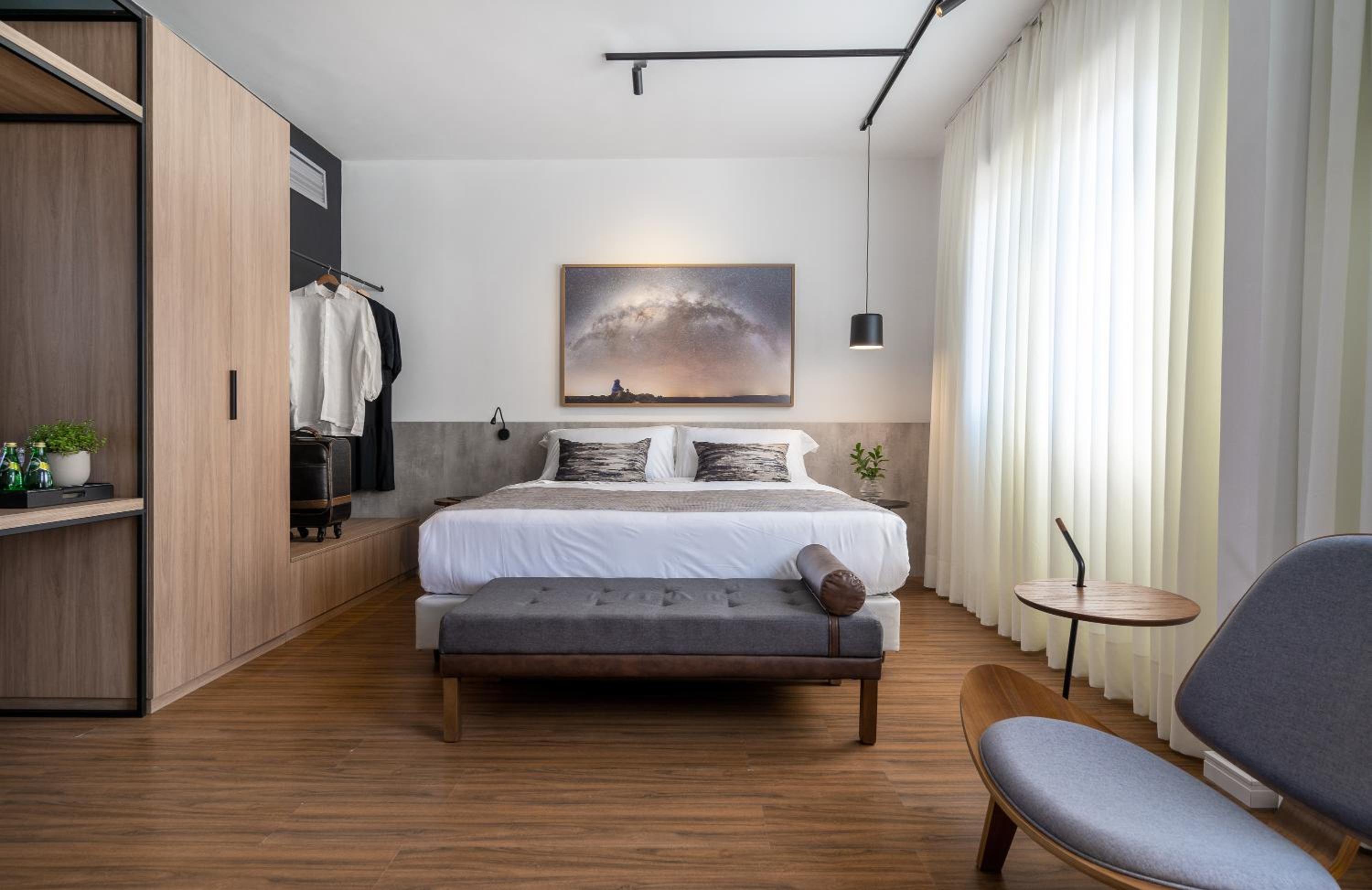 Deluxe King Suite