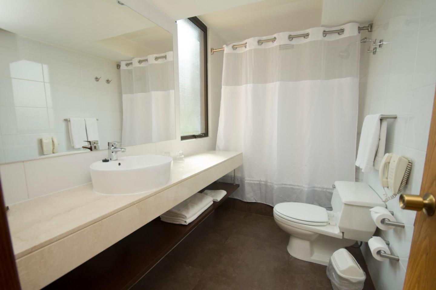 Standard King Room - Photo 4