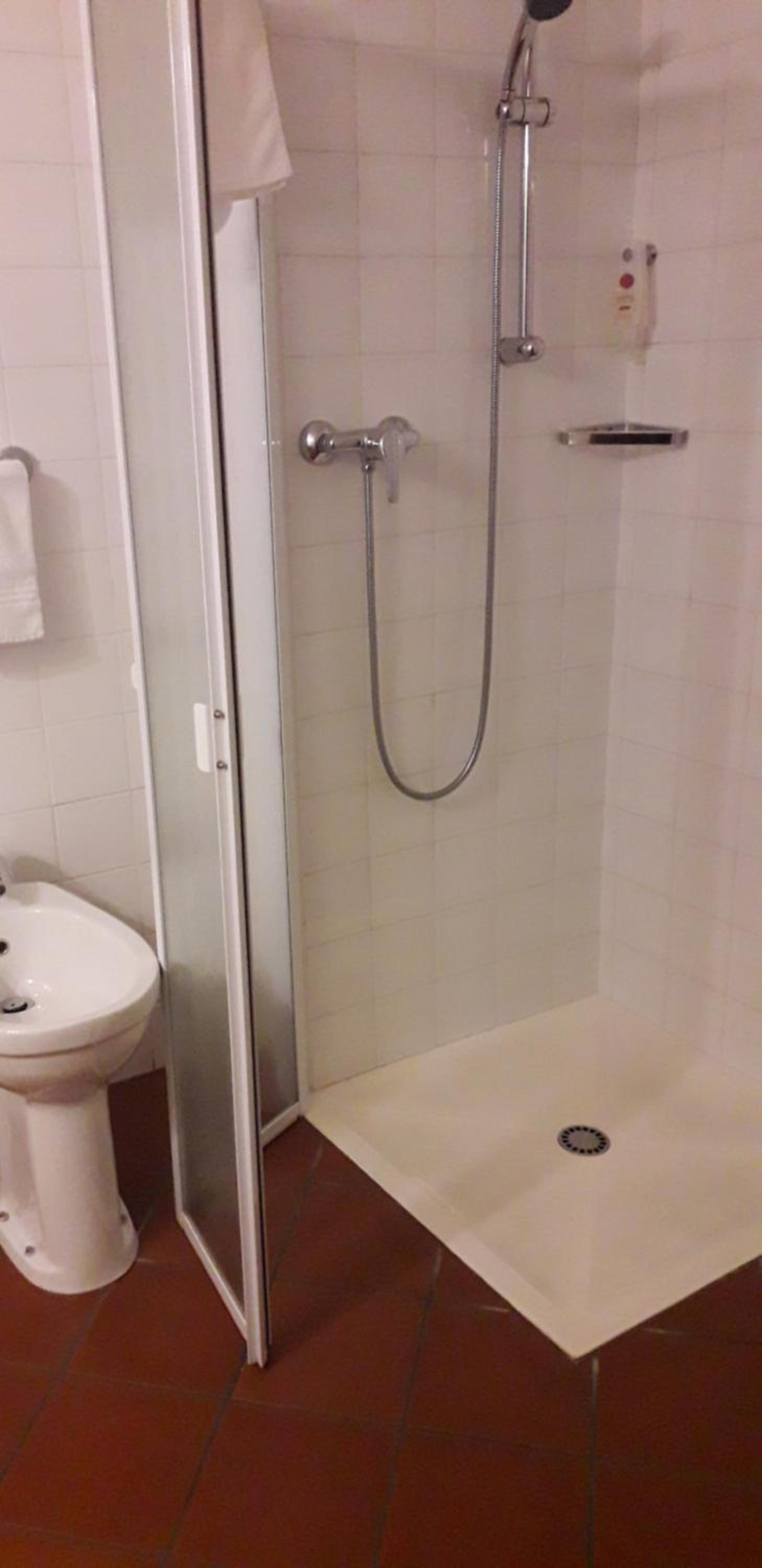 Economy Double Room with French bed - Photo 4