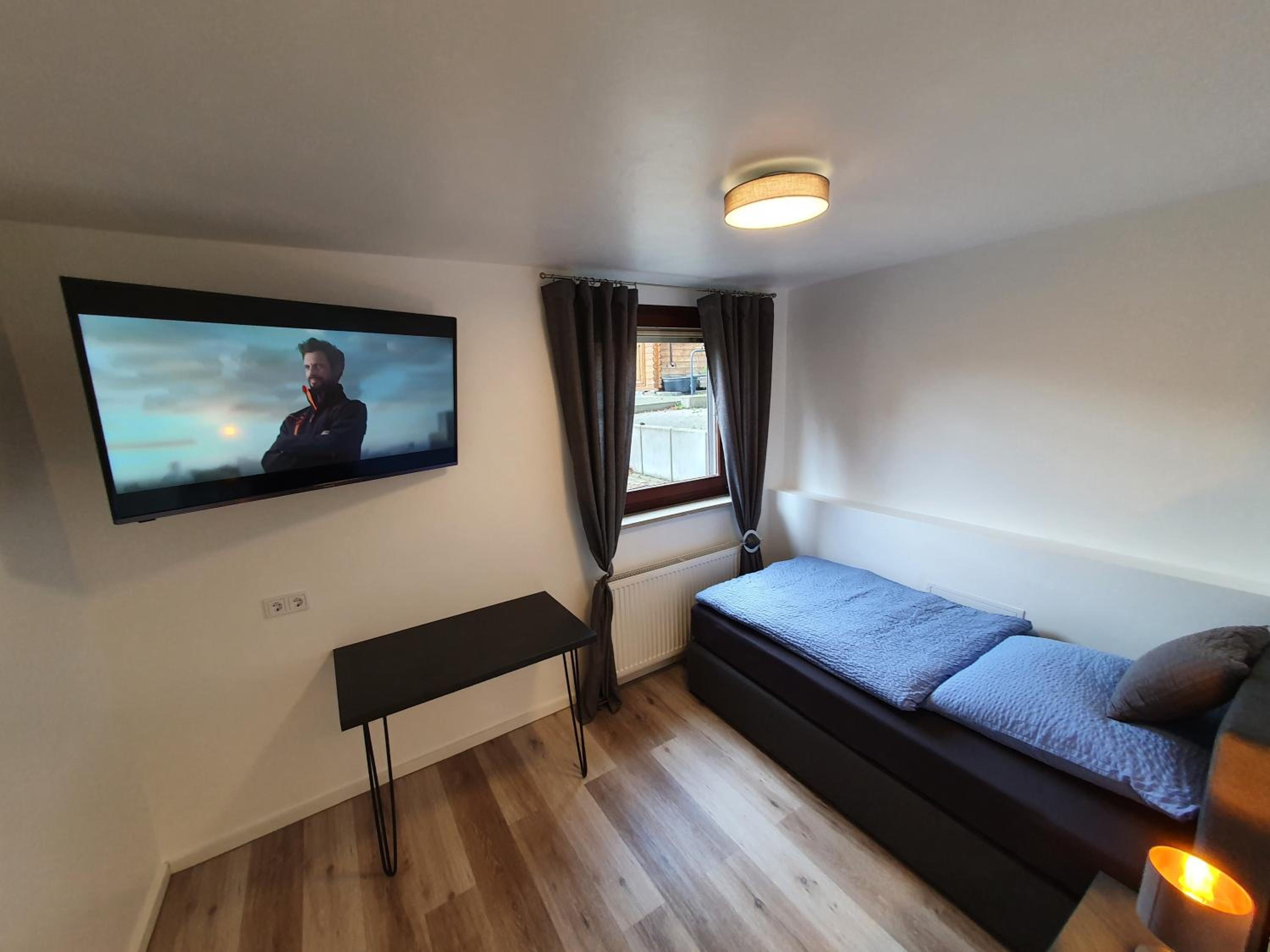 Single Room with Shared Shower and Toilet photo 1