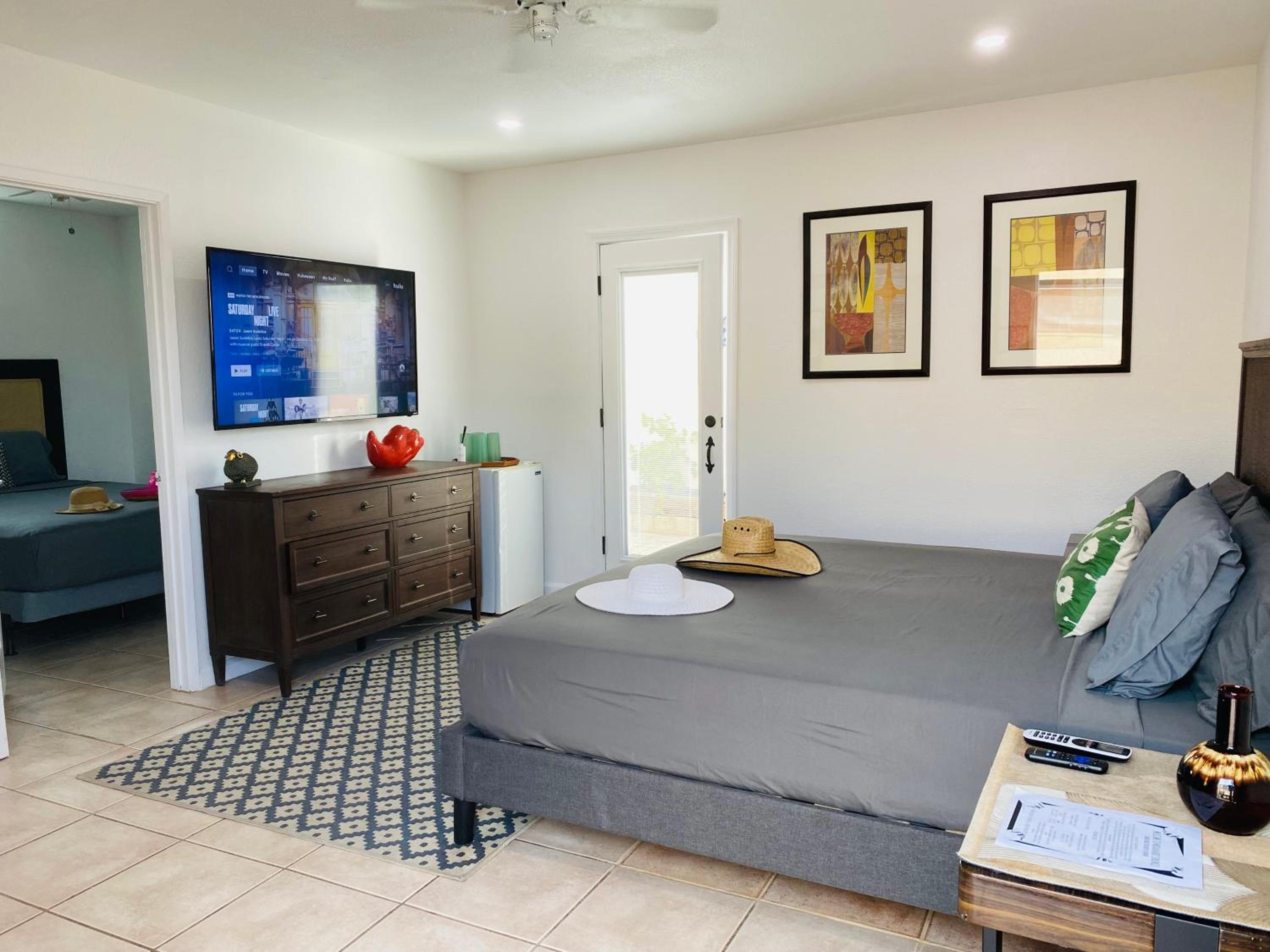 Double Room with Patio - Photo 17