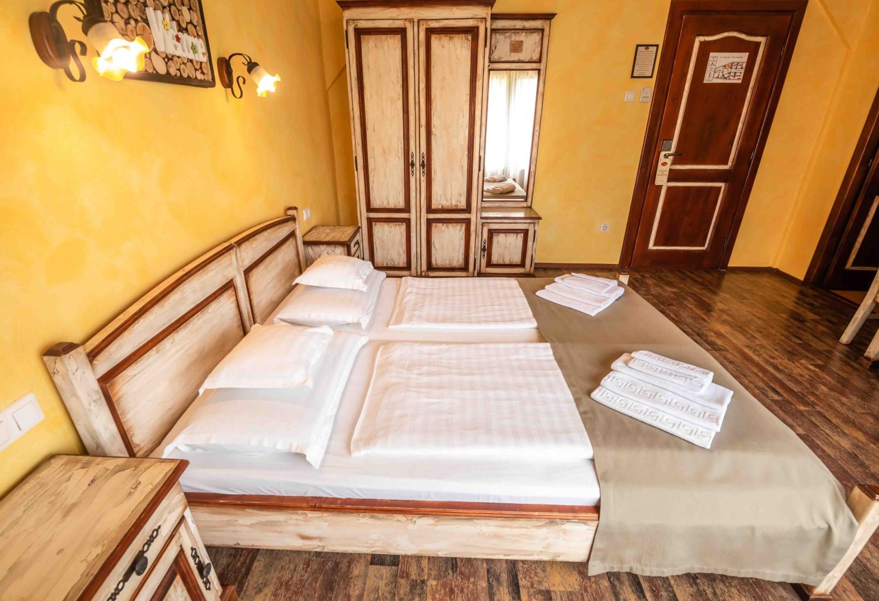 Double Room with Private Bathroom photo 1