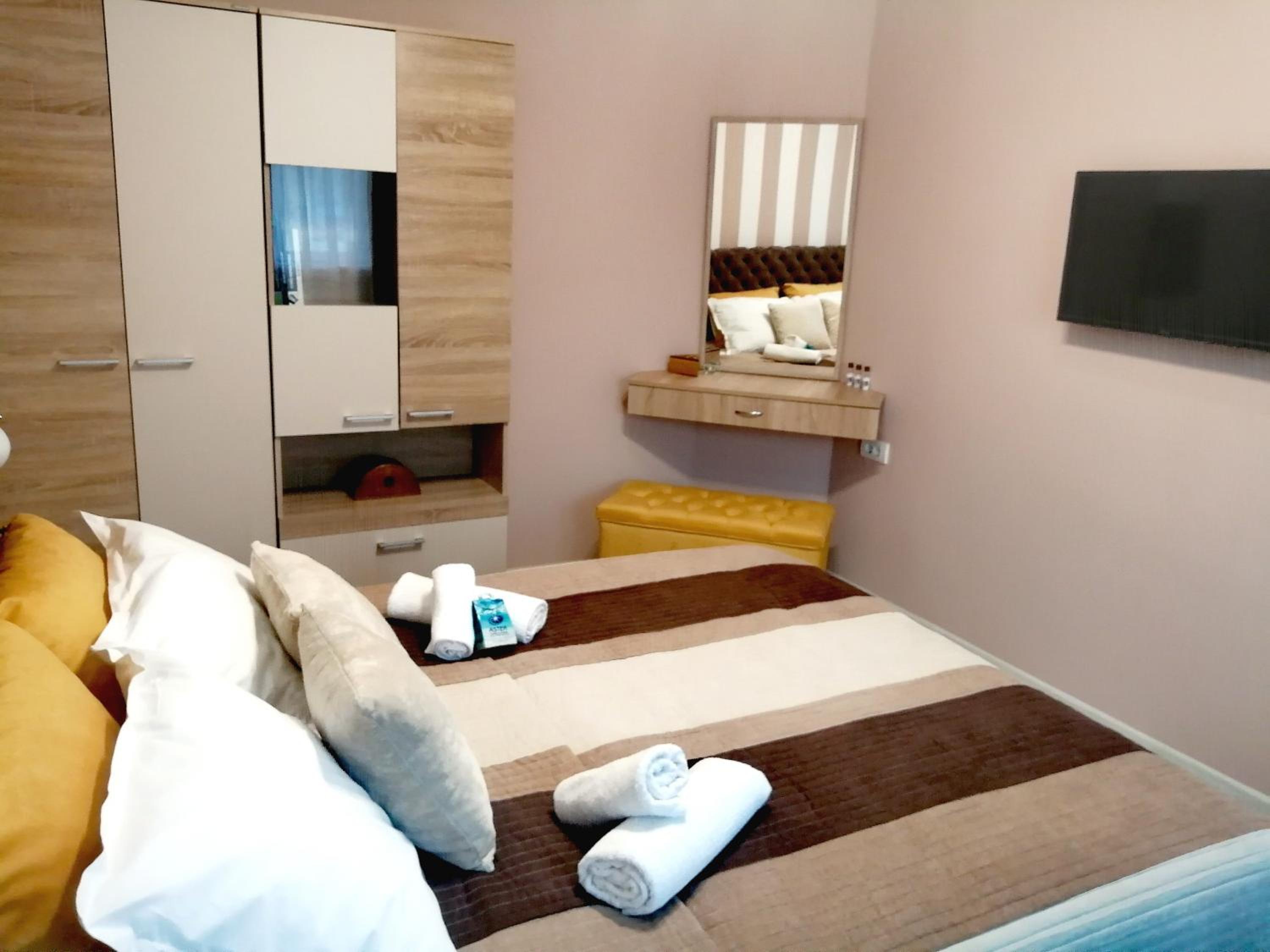 One-Bedroom Apartment photo 1