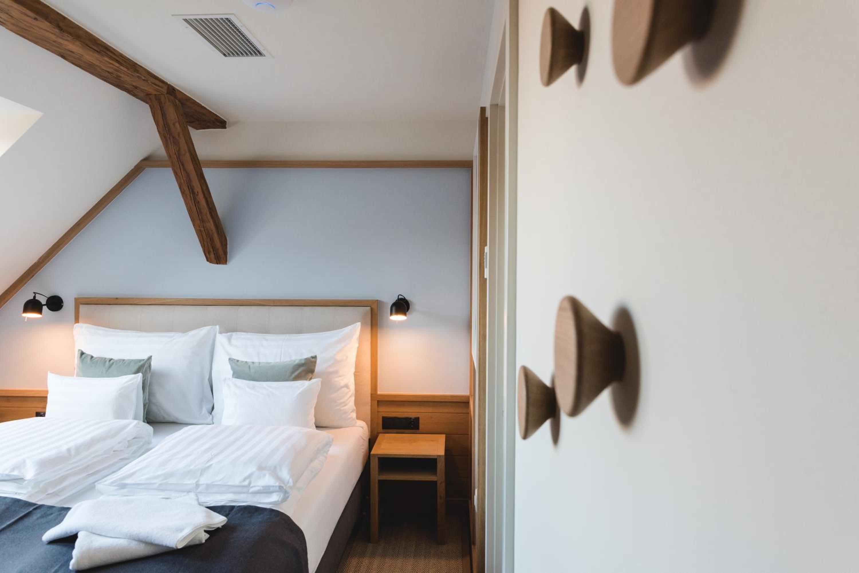 Cozy Standard King Room - Photo 6