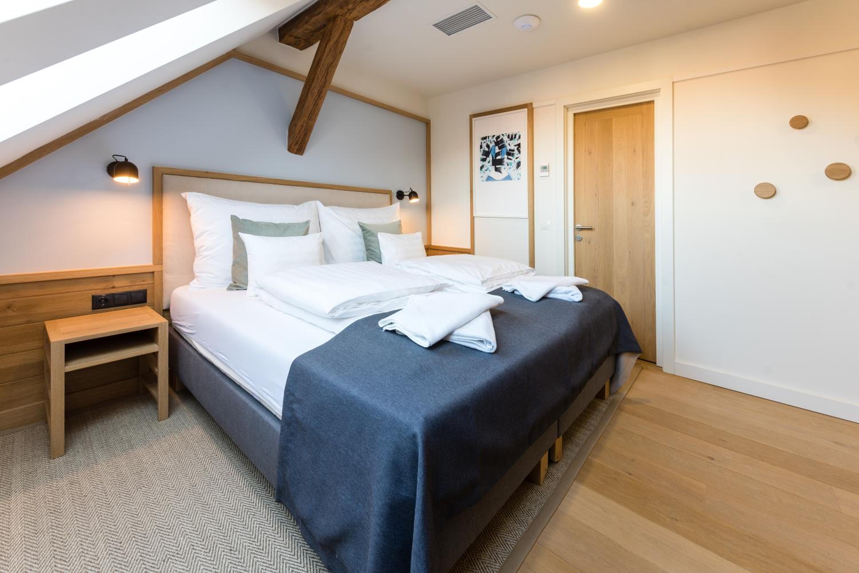 Cozy Standard King Room - Photo 4