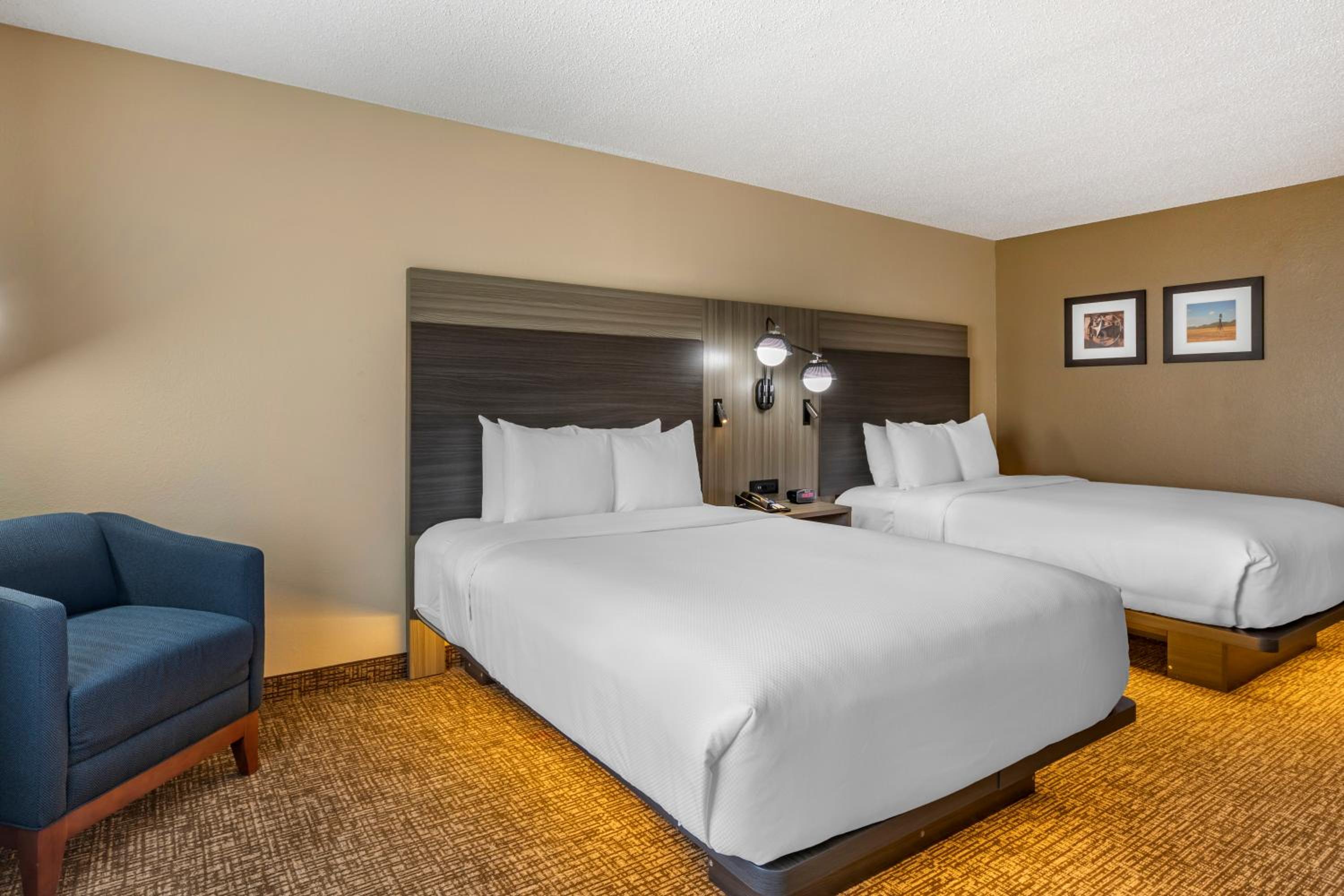 Double Room with Two Double Beds - Photo 1