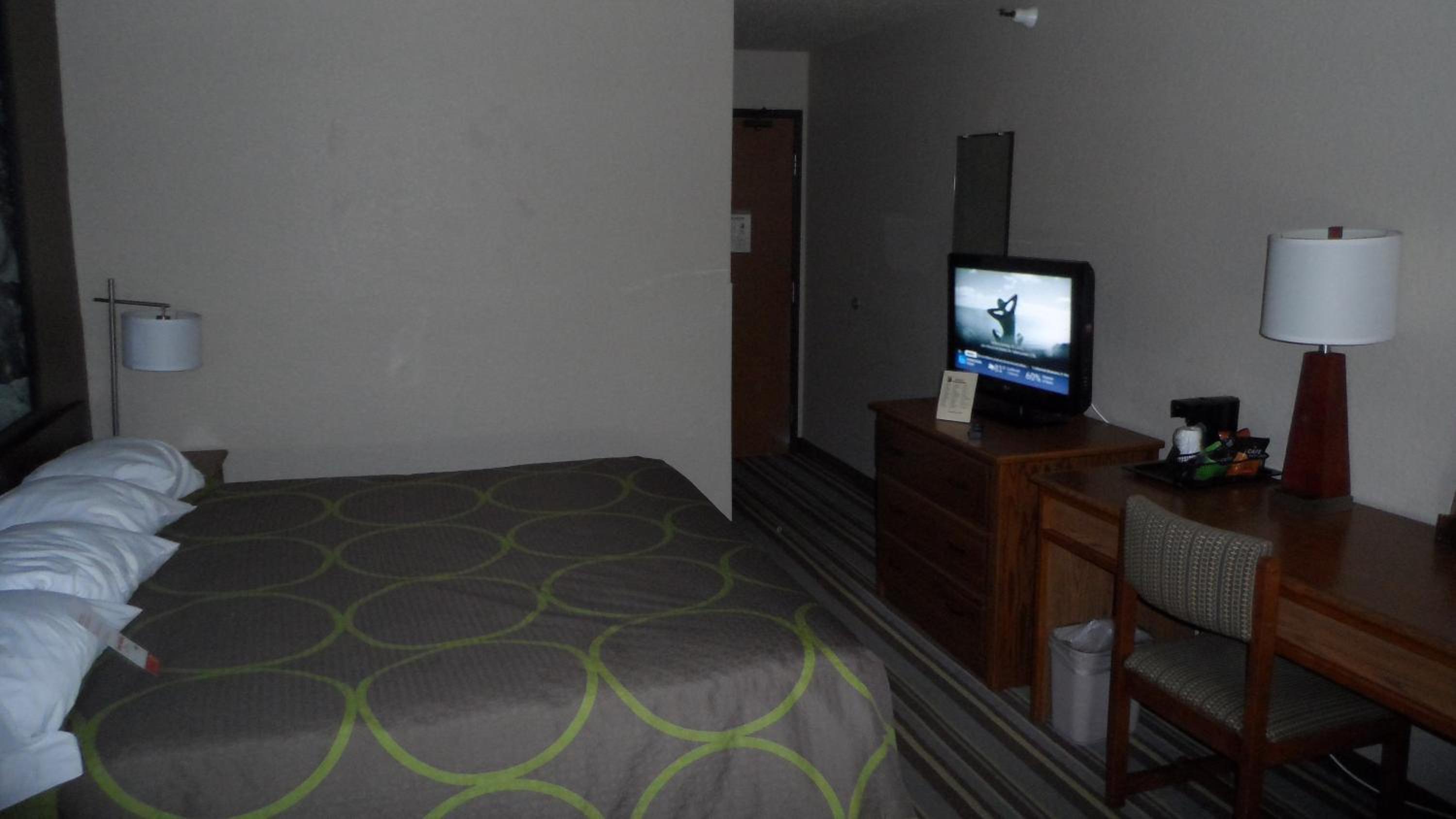 Queen Room - Non-Smoking - Photo 4