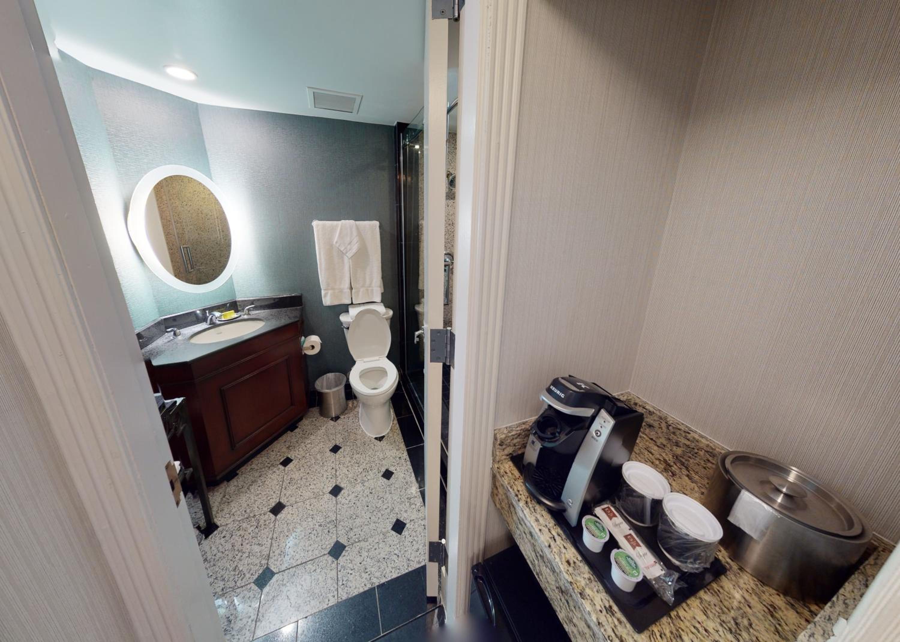 Standard Double Room with Two Double Beds - Photo 2