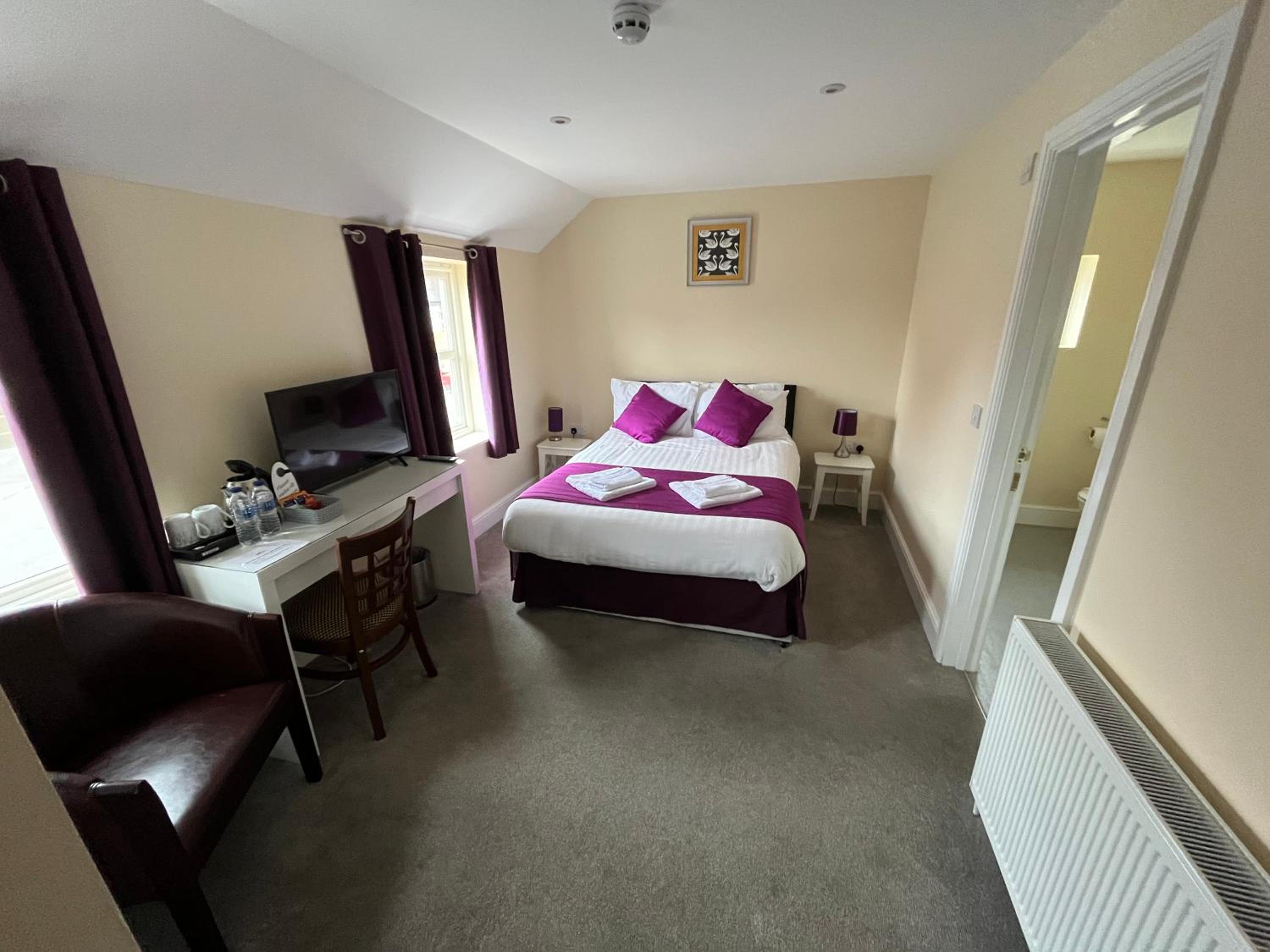 Double Room - Photo 12
