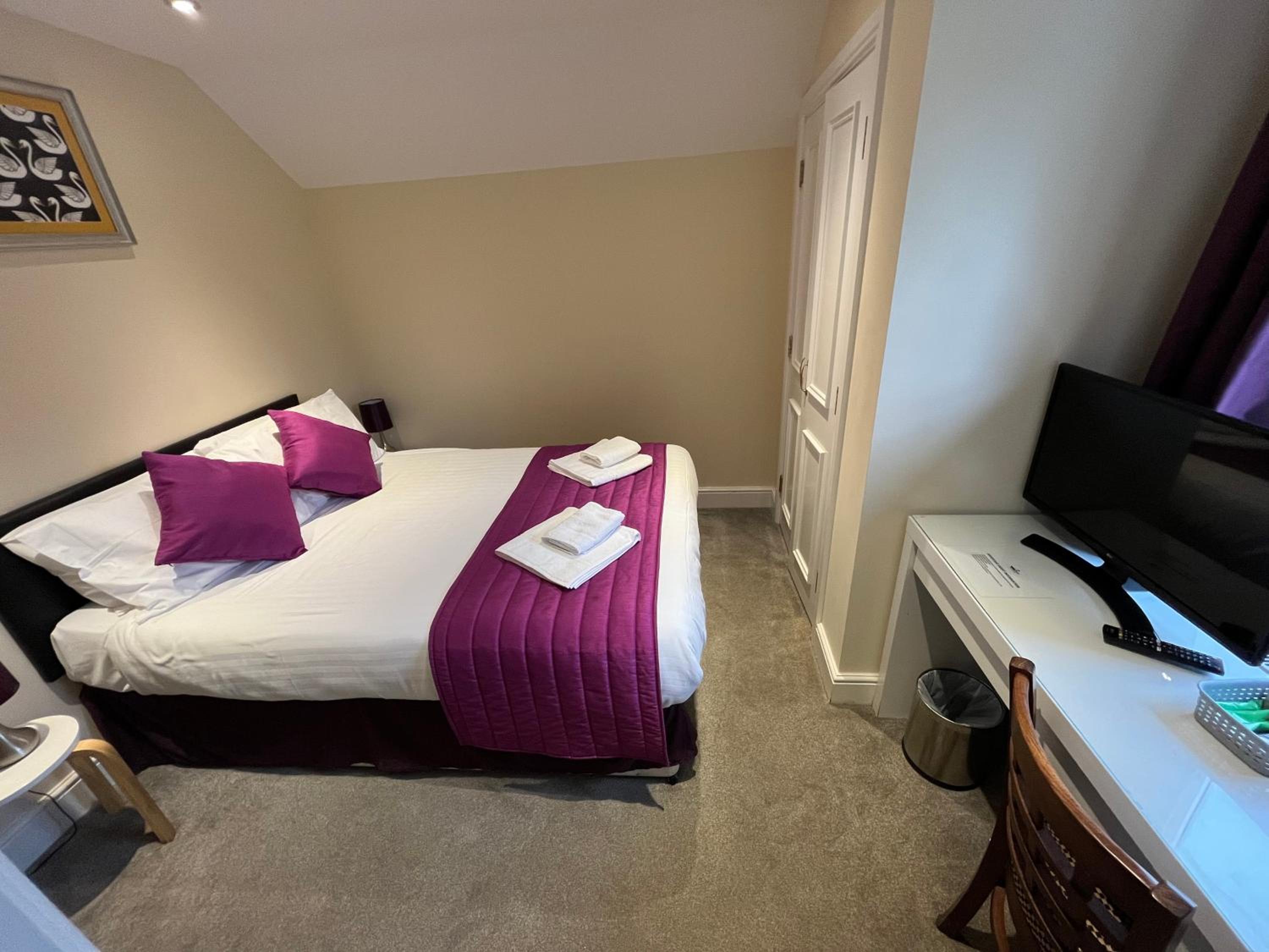 Double Room - Photo 11