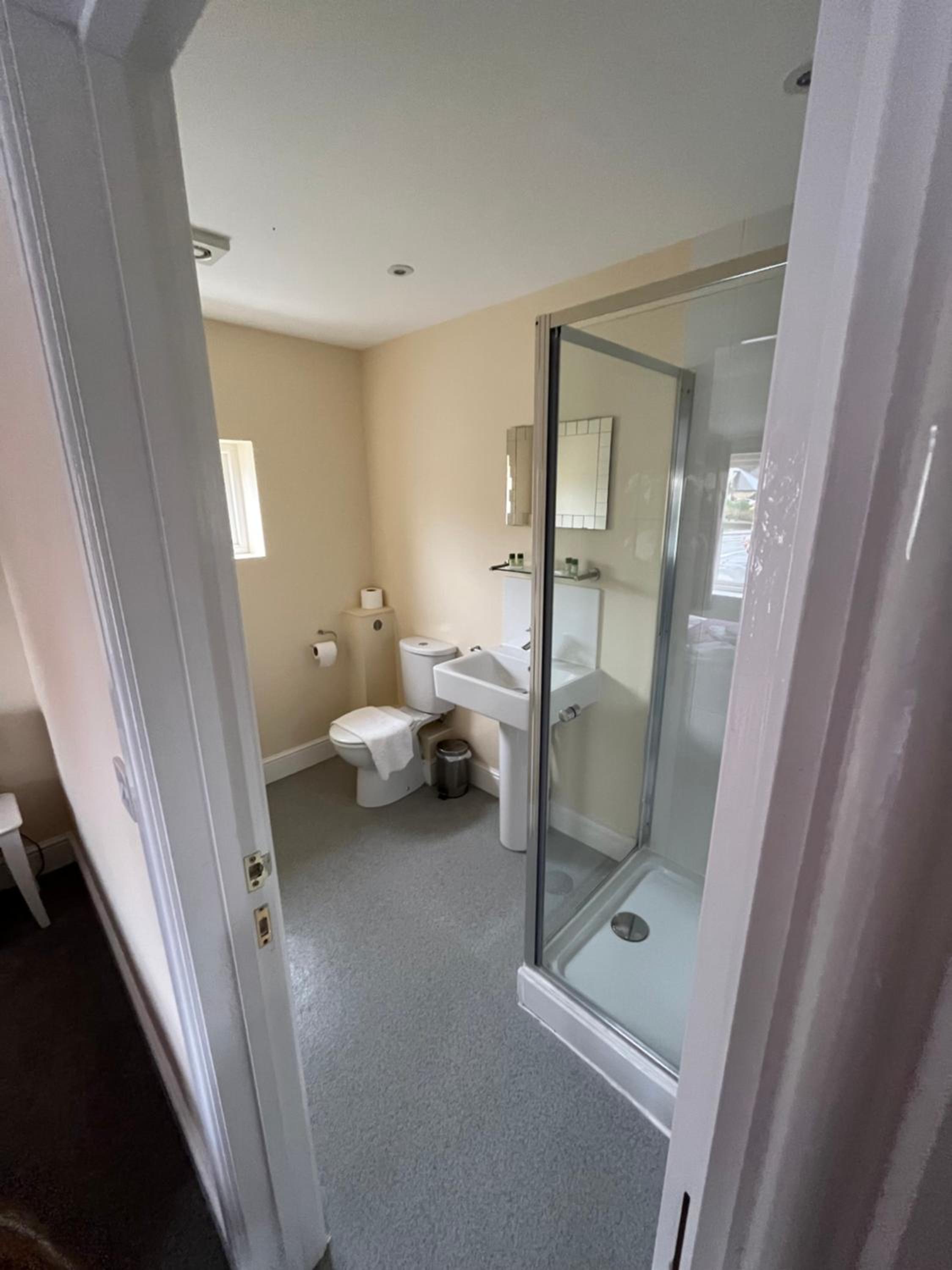 Double Room - Photo 8