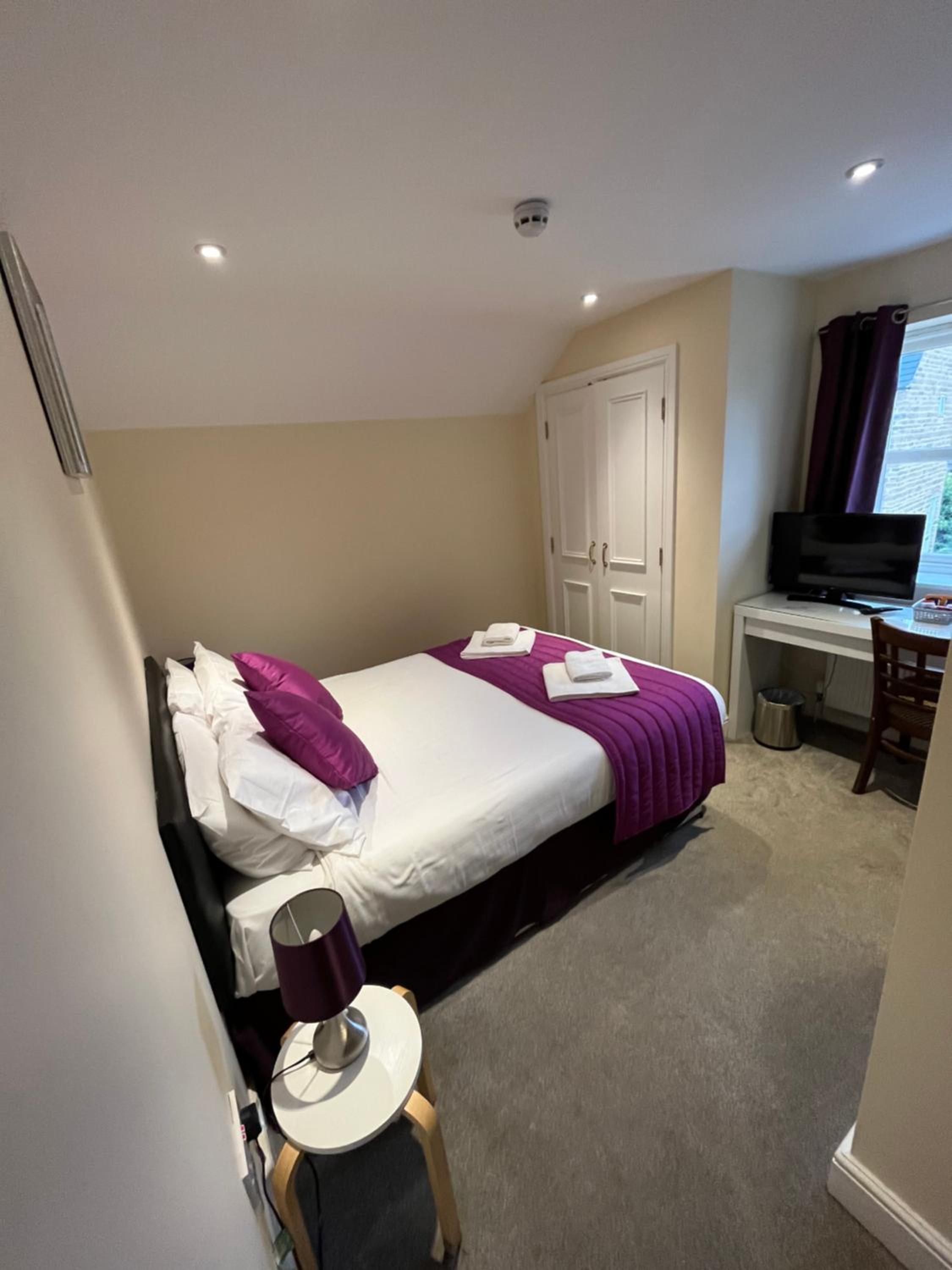 Double Room - Photo 9