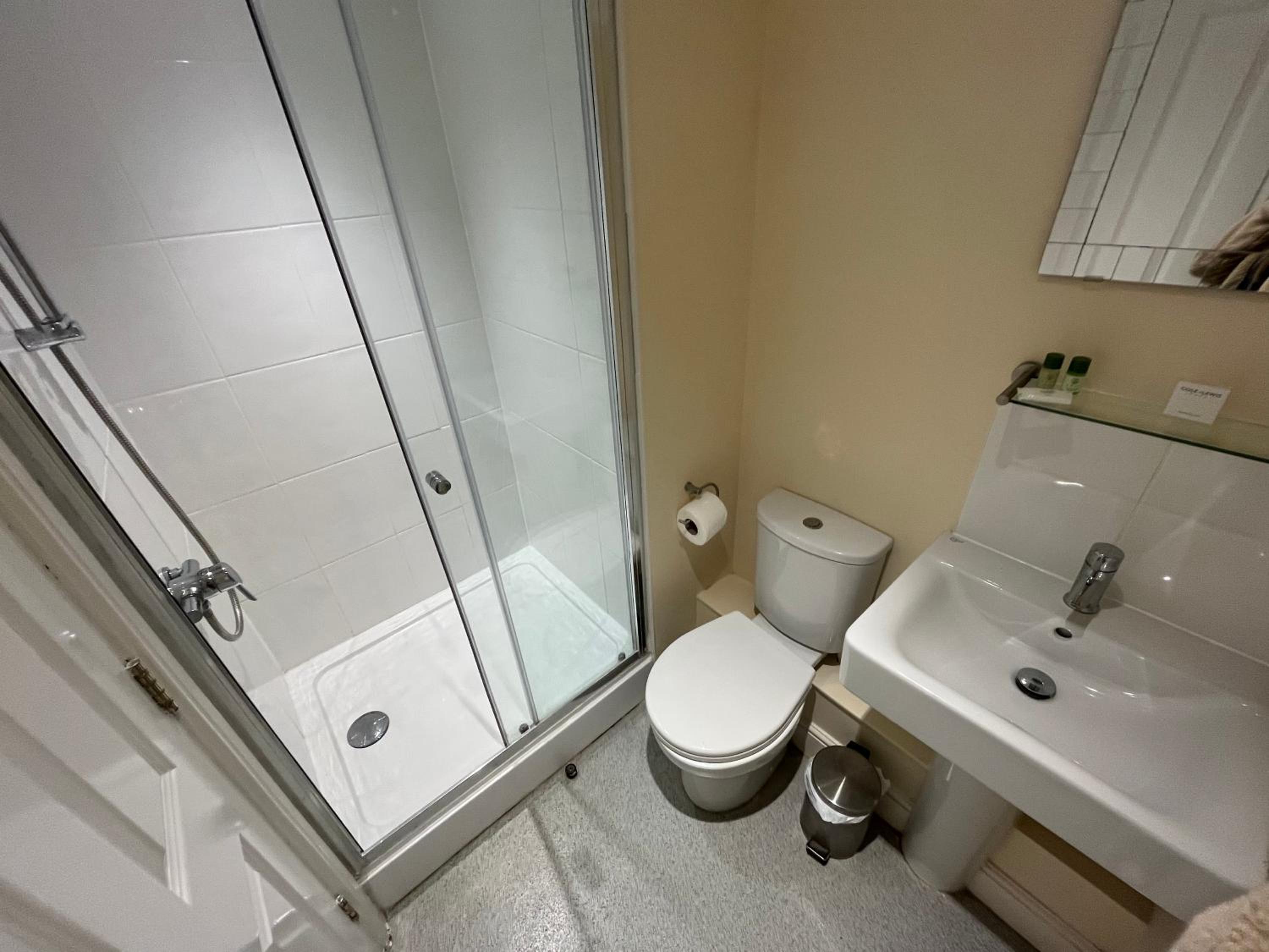 Double Room - Photo 6