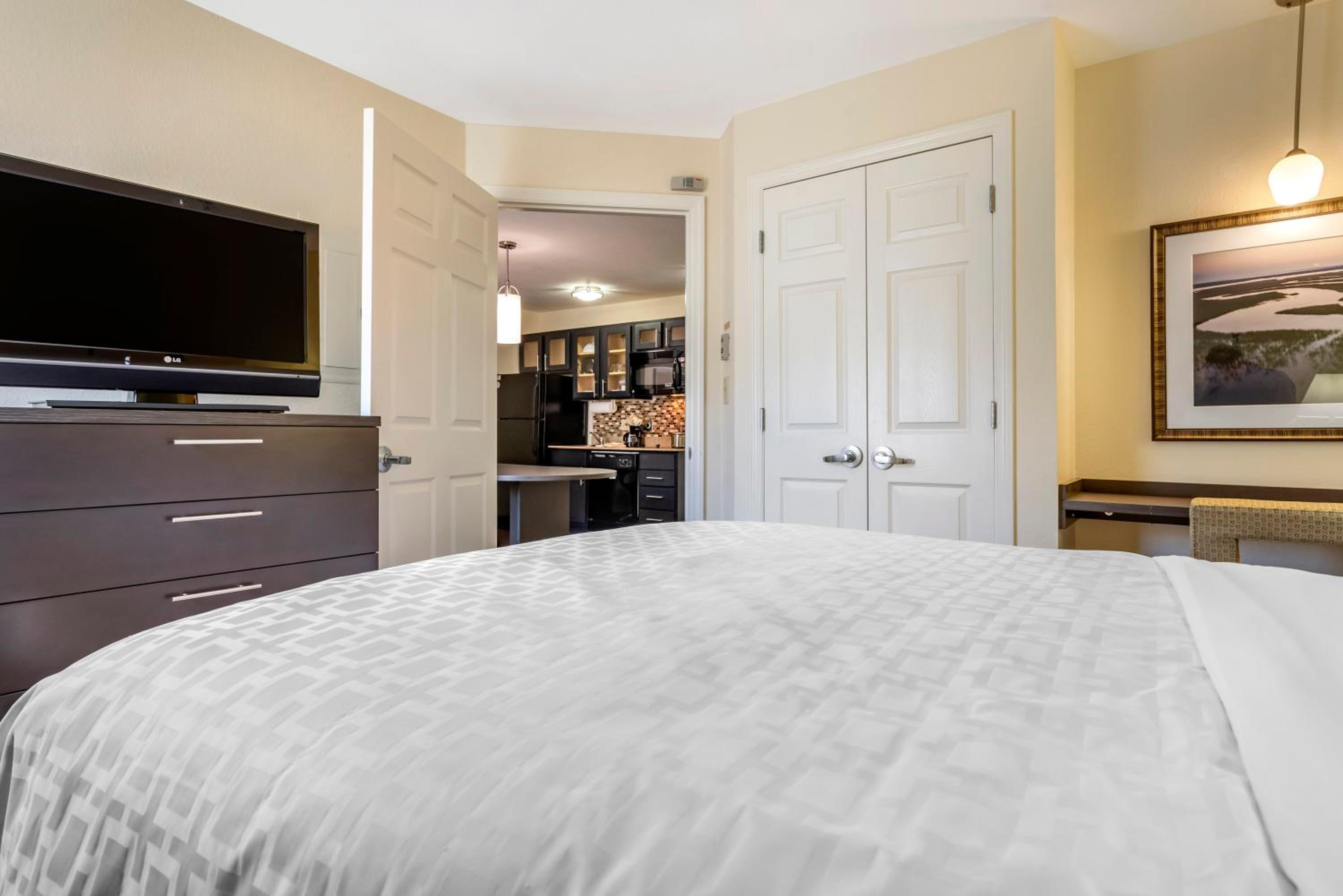 One-Bedroom Queen Suite - Photo 1