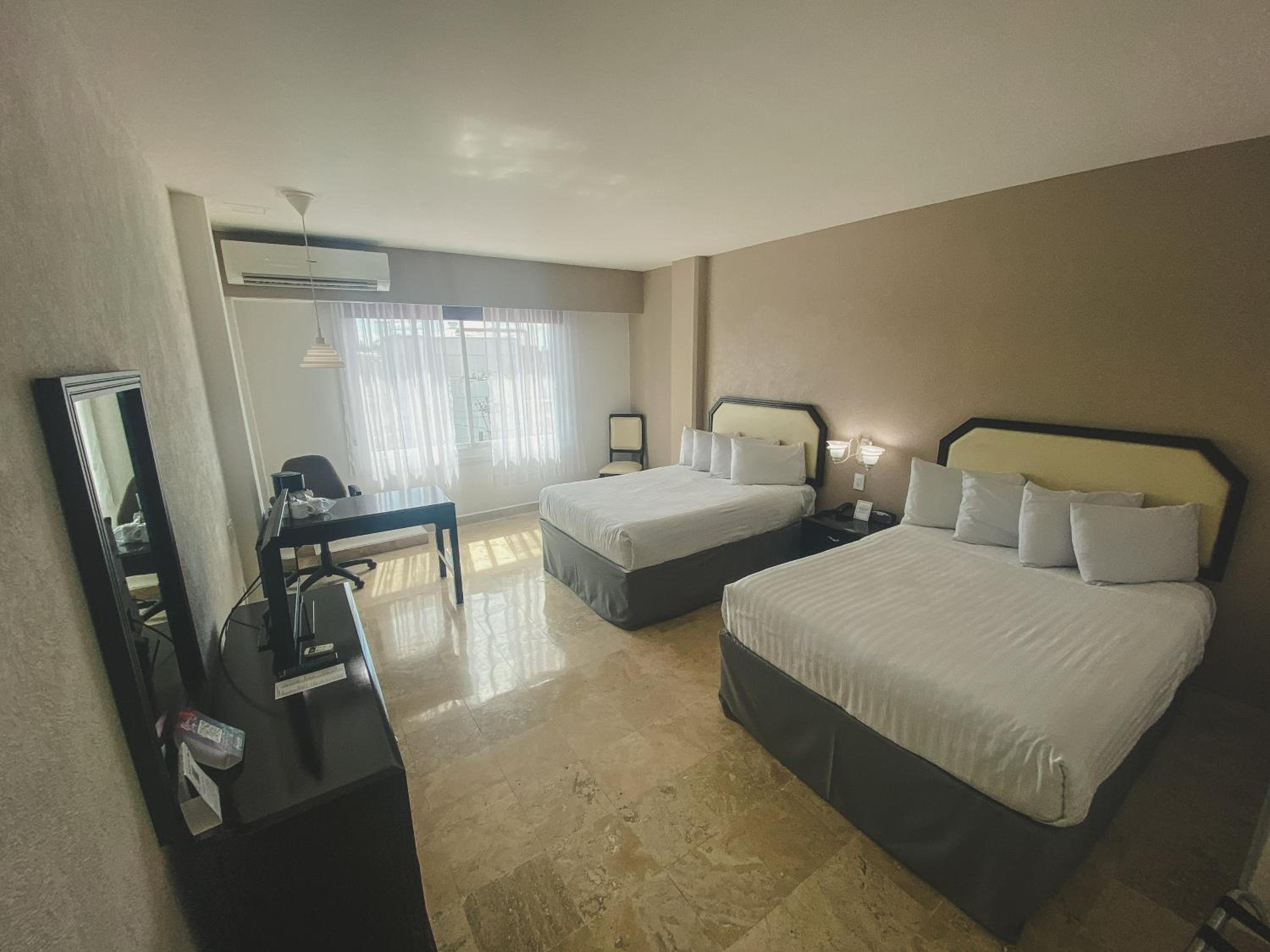 Double Room With Two Double Beds photo 3