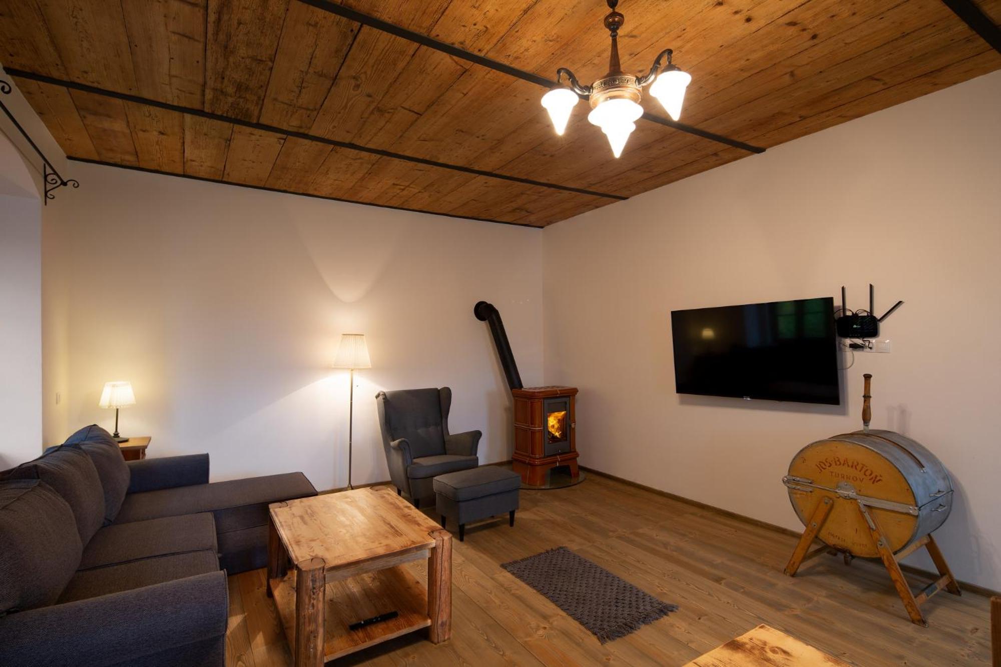 One-Bedroom Apartment photo 2