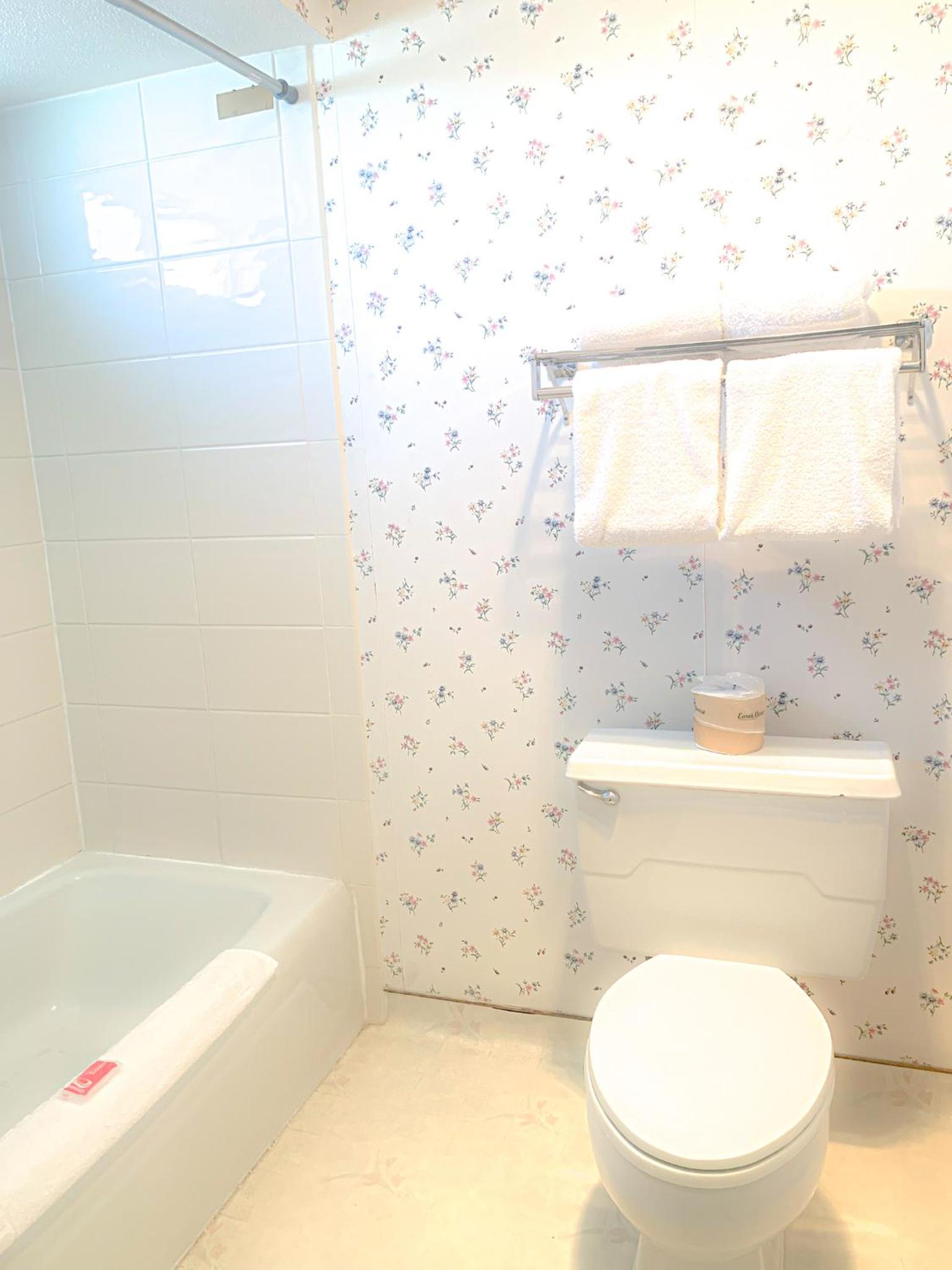 Standard Queen Room - Non-Smoking - Photo 5