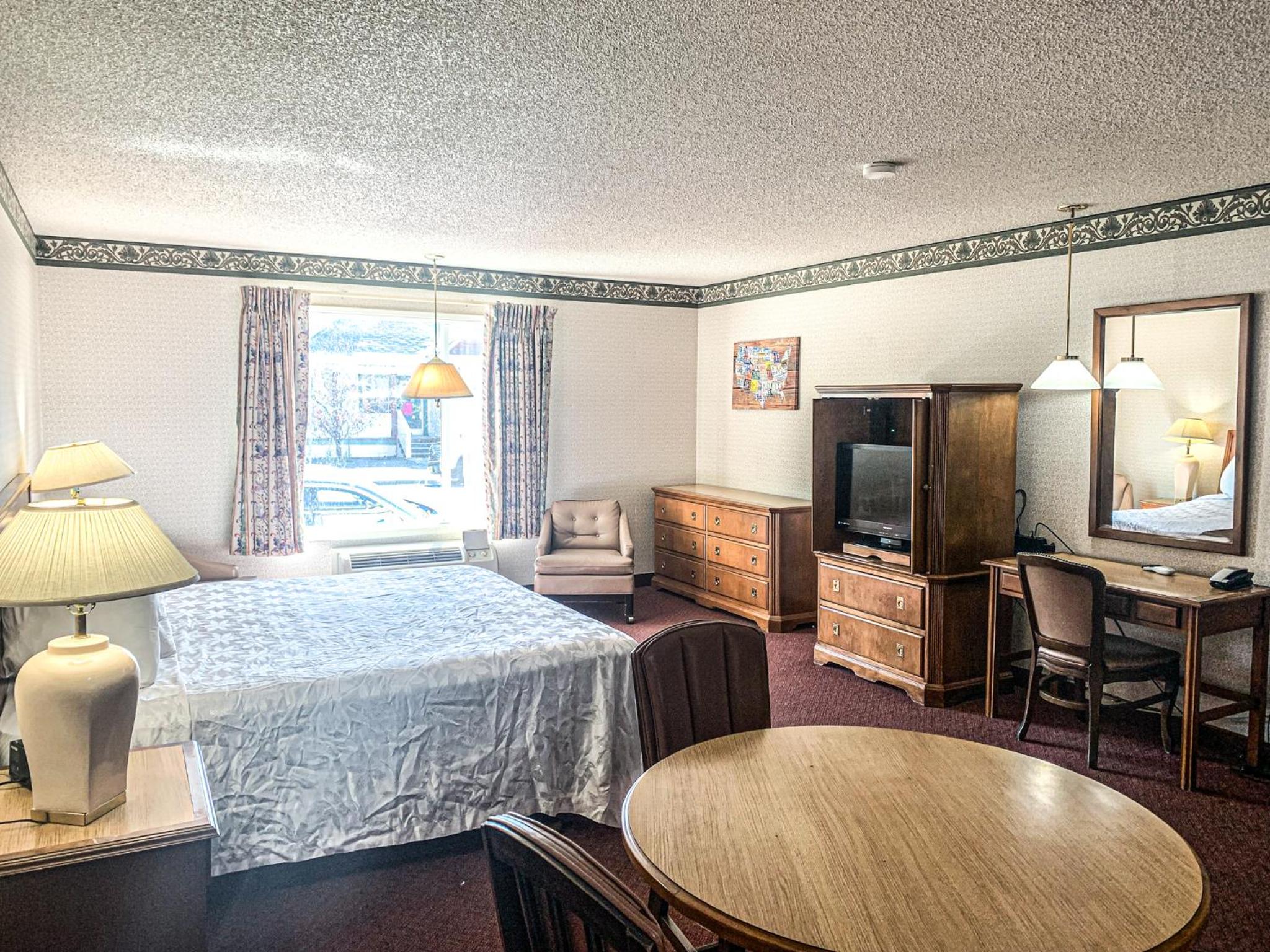 Standard King Room - Non-Smoking  - Photo 1